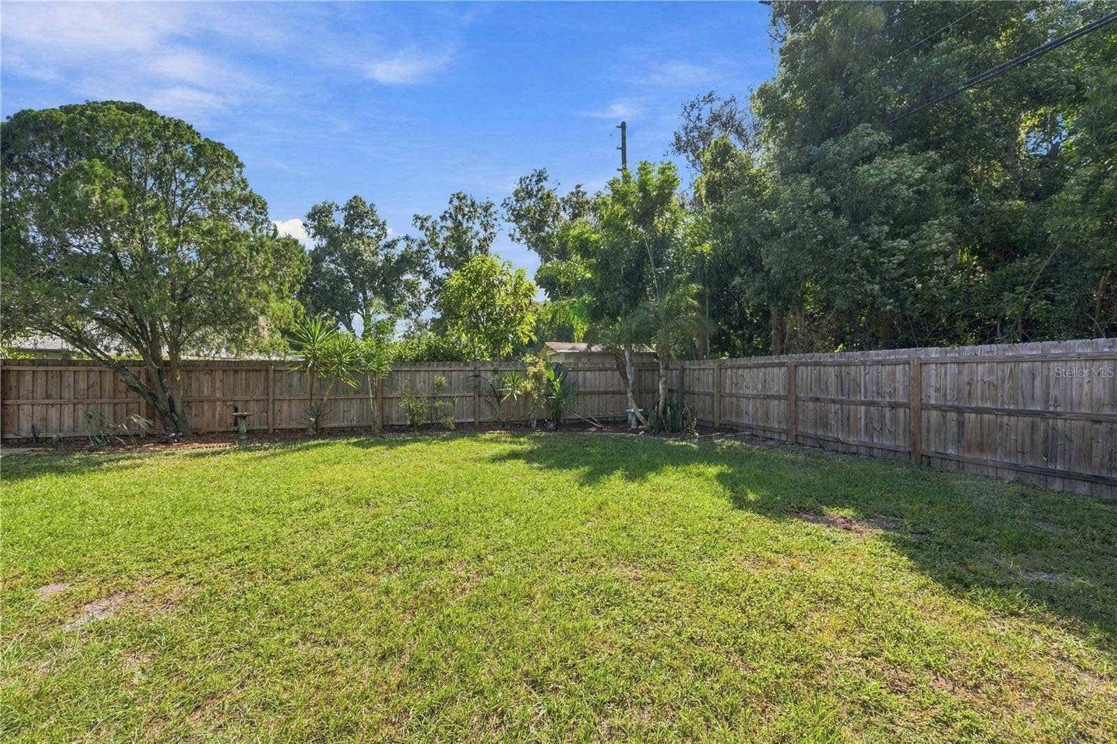 112 PEACOCK CIRCLE, Safety Harbor, FL 34695 75. FULLY FENCED (New-ish Fence!) BACKYARD.. Means Privacy, Safety, Good Looking Space..