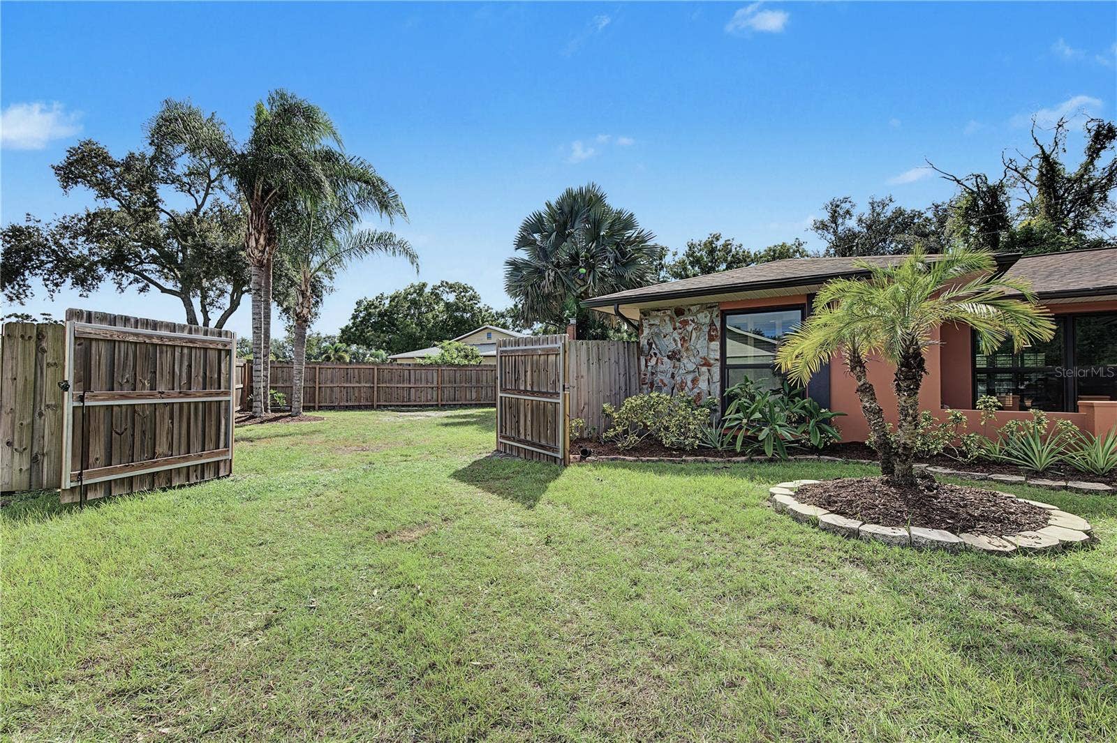 112 PEACOCK CIRCLE, Safety Harbor, FL 34695 9. 12' Wide Double Gate Allows for Rather Large Boat & RV Storage! Save BIG MONEY on Storage Fees!!