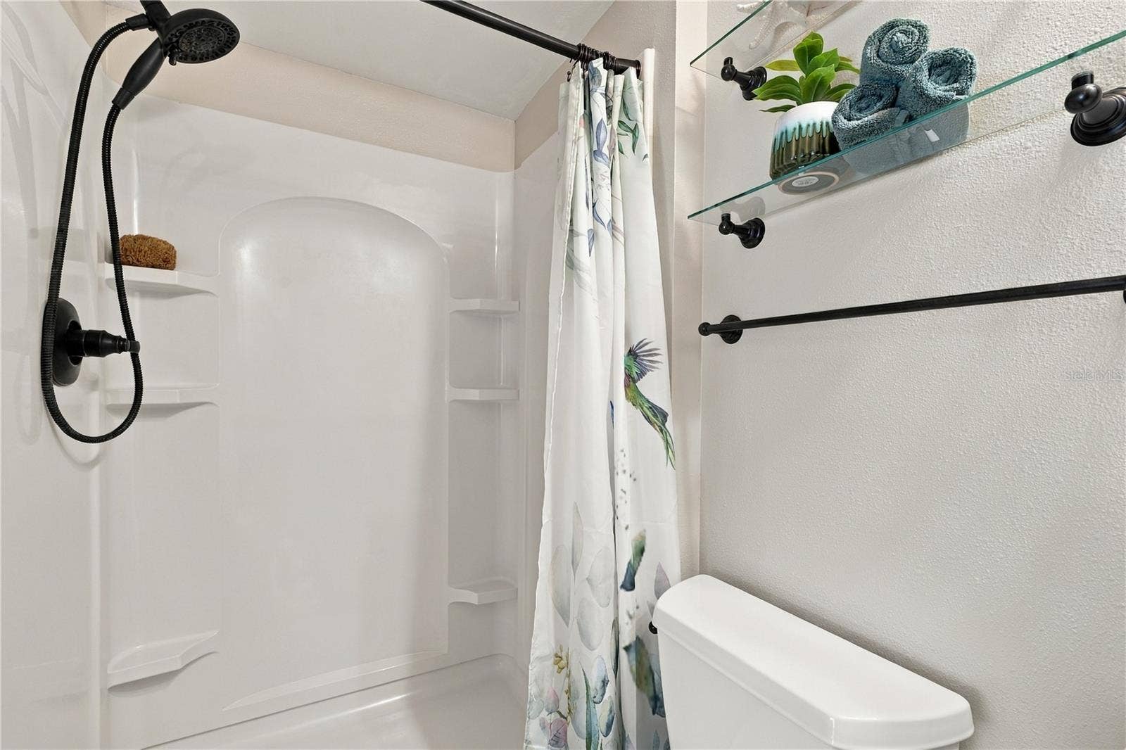 112 PEACOCK CIRCLE, Safety Harbor, FL 34695 60. Ensuite Full Bathroom.. Updated Walk in Shower! (4.9 x 8.1').. Plenty of Shelving for Storage too!