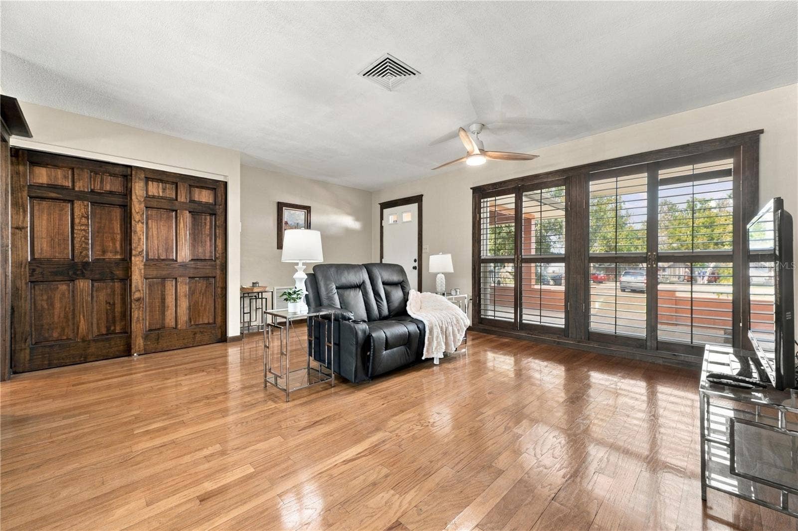 112 PEACOCK CIRCLE, Safety Harbor, FL 34695 44. Front Living Room (12.7 x 15') & Foyer Shown in this Photo.