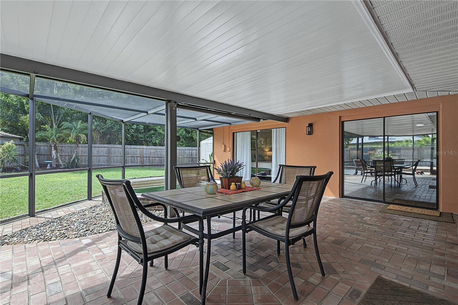 112 PEACOCK CIRCLE, Safety Harbor, FL 34695 35. Freshly Painted Ceiling & Full Caged Frame too!