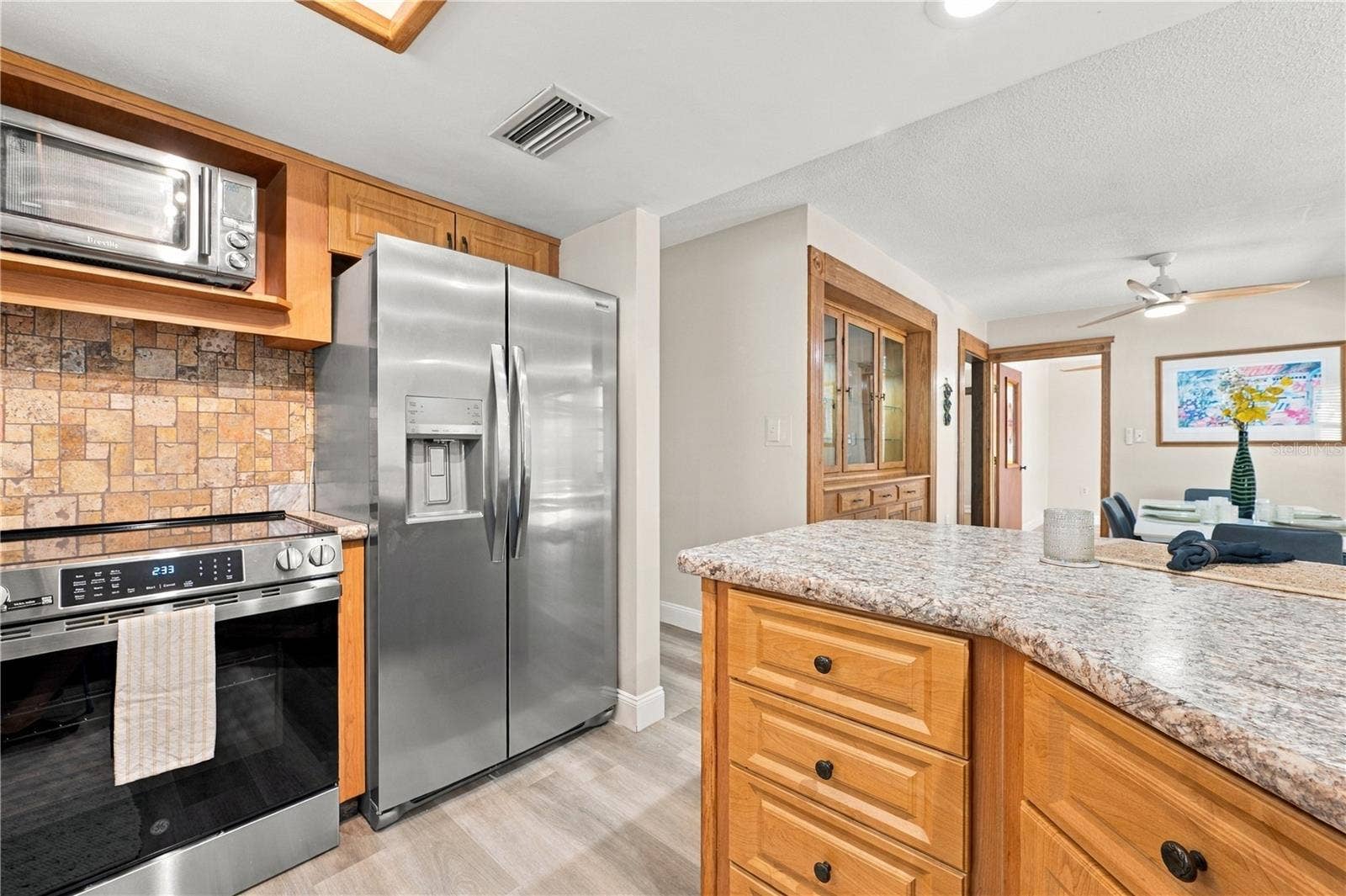 112 PEACOCK CIRCLE, Safety Harbor, FL 34695 16a. Kitchen (9.4 x 12.2') Features NEW Stainless Steel Appliances! Convection/Air Fry Range!! French Door Counter Depth Fridge too!!