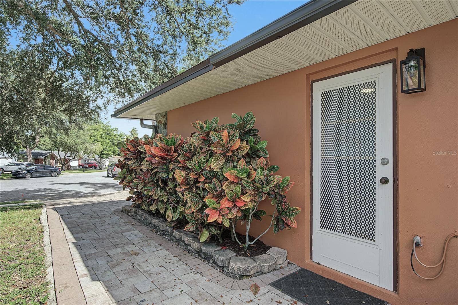 112 PEACOCK CIRCLE, Safety Harbor, FL 34695 40a. Side Garage Entry/Exit.. New Exterior Lights All Around!!