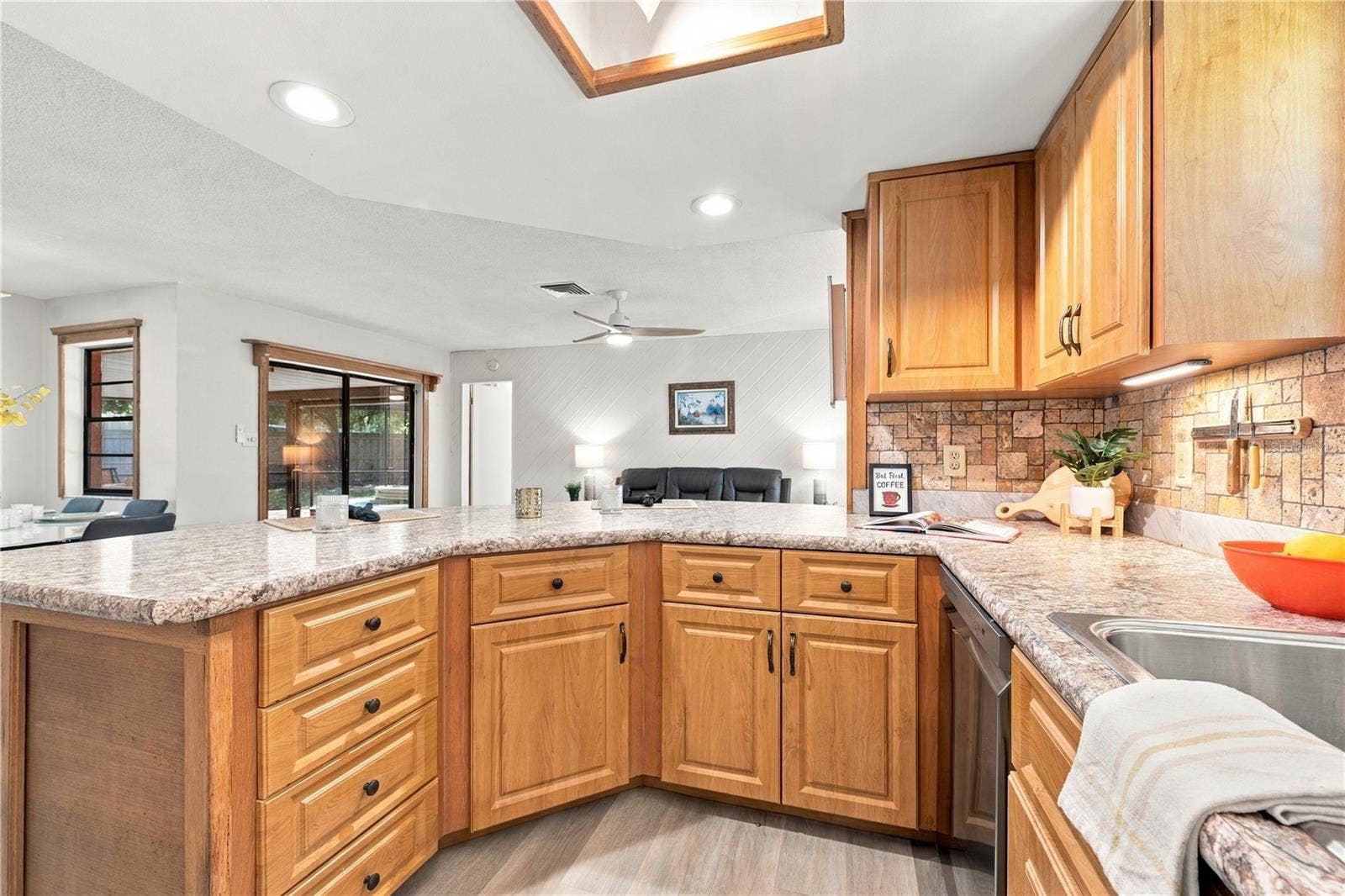 112 PEACOCK CIRCLE, Safety Harbor, FL 34695 51. Updated Kitchen (9.4 x 12.2') Allows You to Be Part of the ACTION .. While Prepping/Cooking!