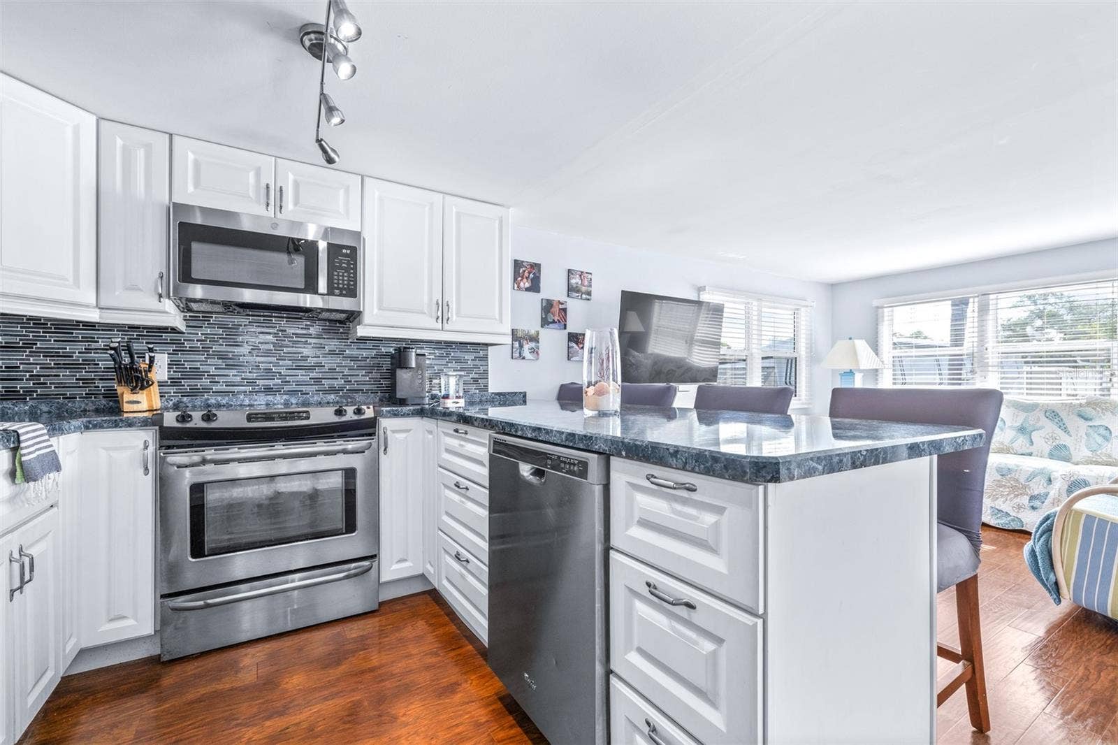 2712 17TH STREET LANE W, Bradenton, FL 34205 Kitchen