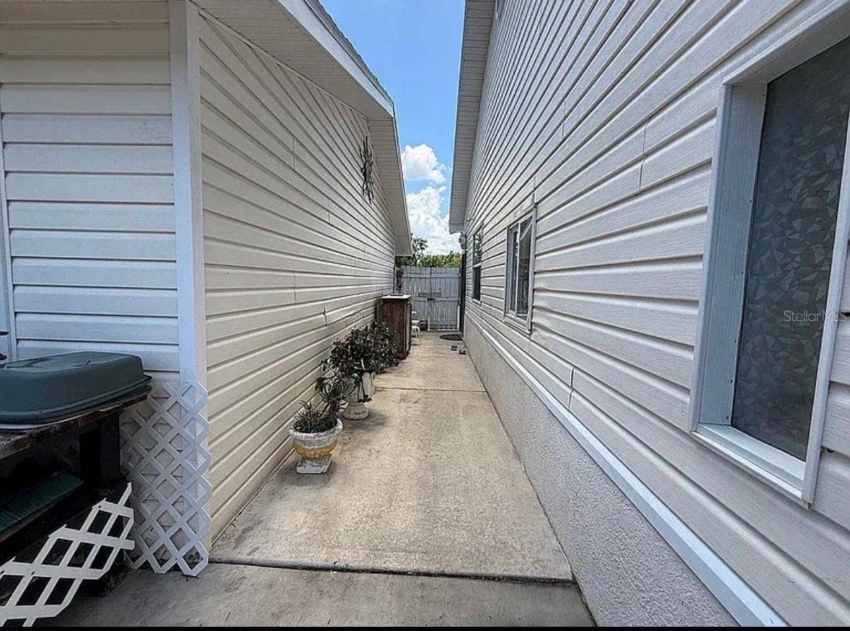 406 SEMINOLE LAKE BOULEVARD, Plant City, FL 33563