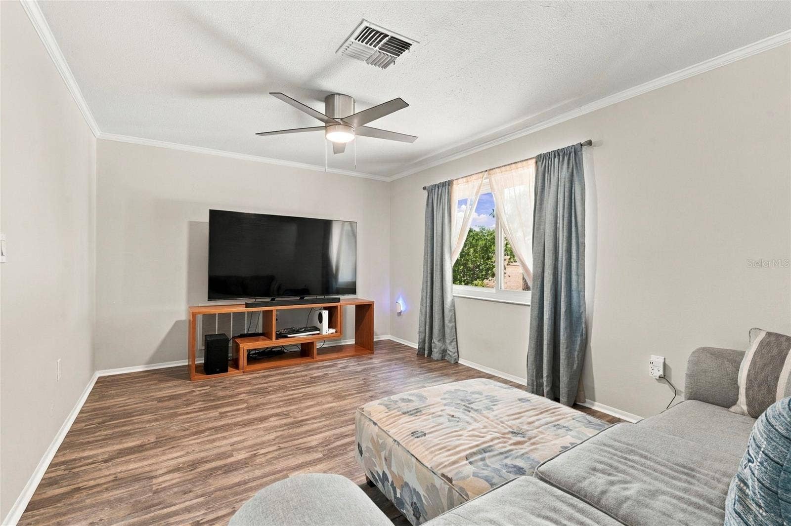 1279 S DISSTON AVENUE, Tarpon Springs, FL 34689 1279 S DISSTON AVENUE, Tarpon Springs, FL 34689