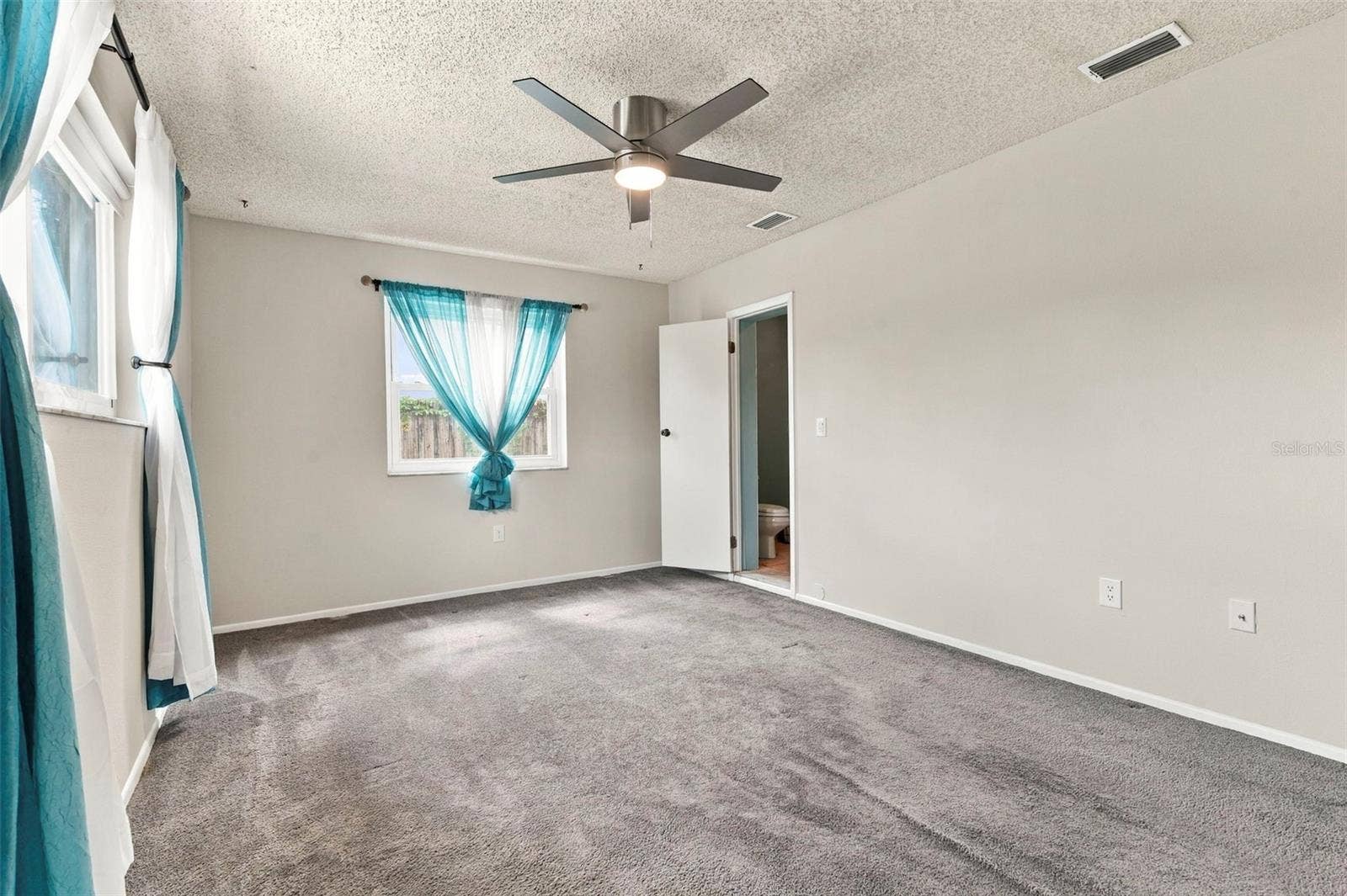 1279 S DISSTON AVENUE, Tarpon Springs, FL 34689 bdrm 3