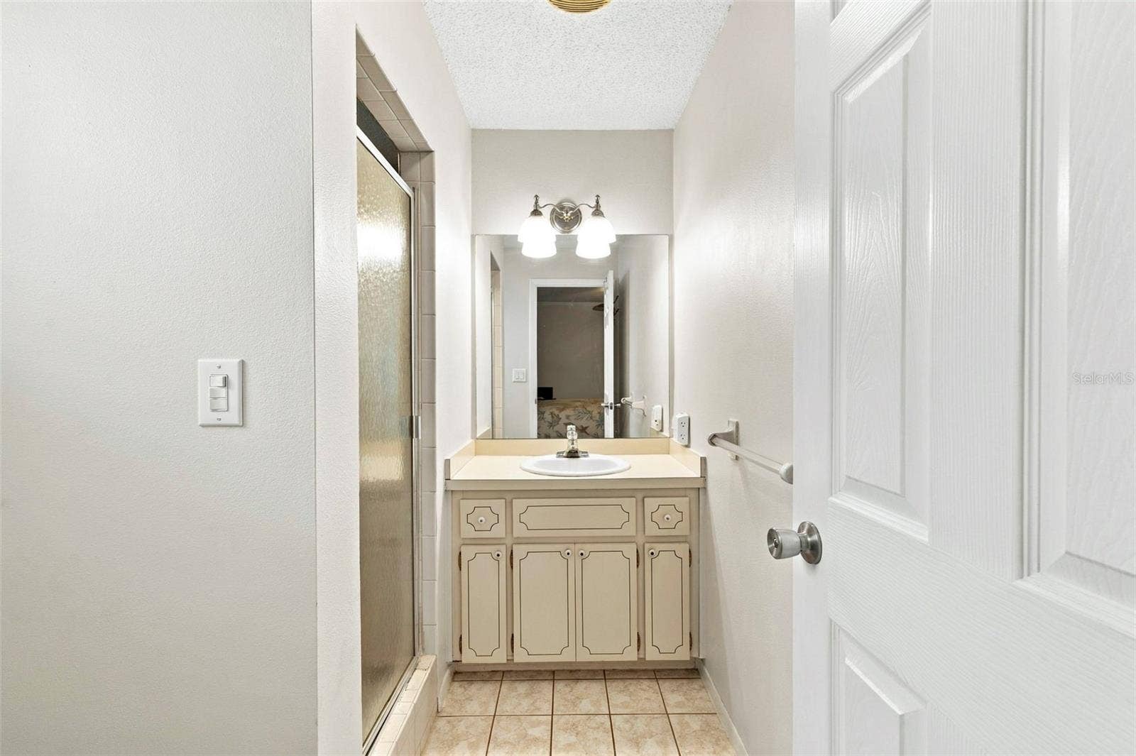 1279 S DISSTON AVENUE, Tarpon Springs, FL 34689 primary bath