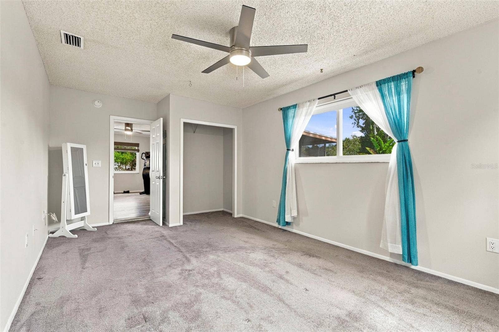 1279 S DISSTON AVENUE, Tarpon Springs, FL 34689 bdrm 3