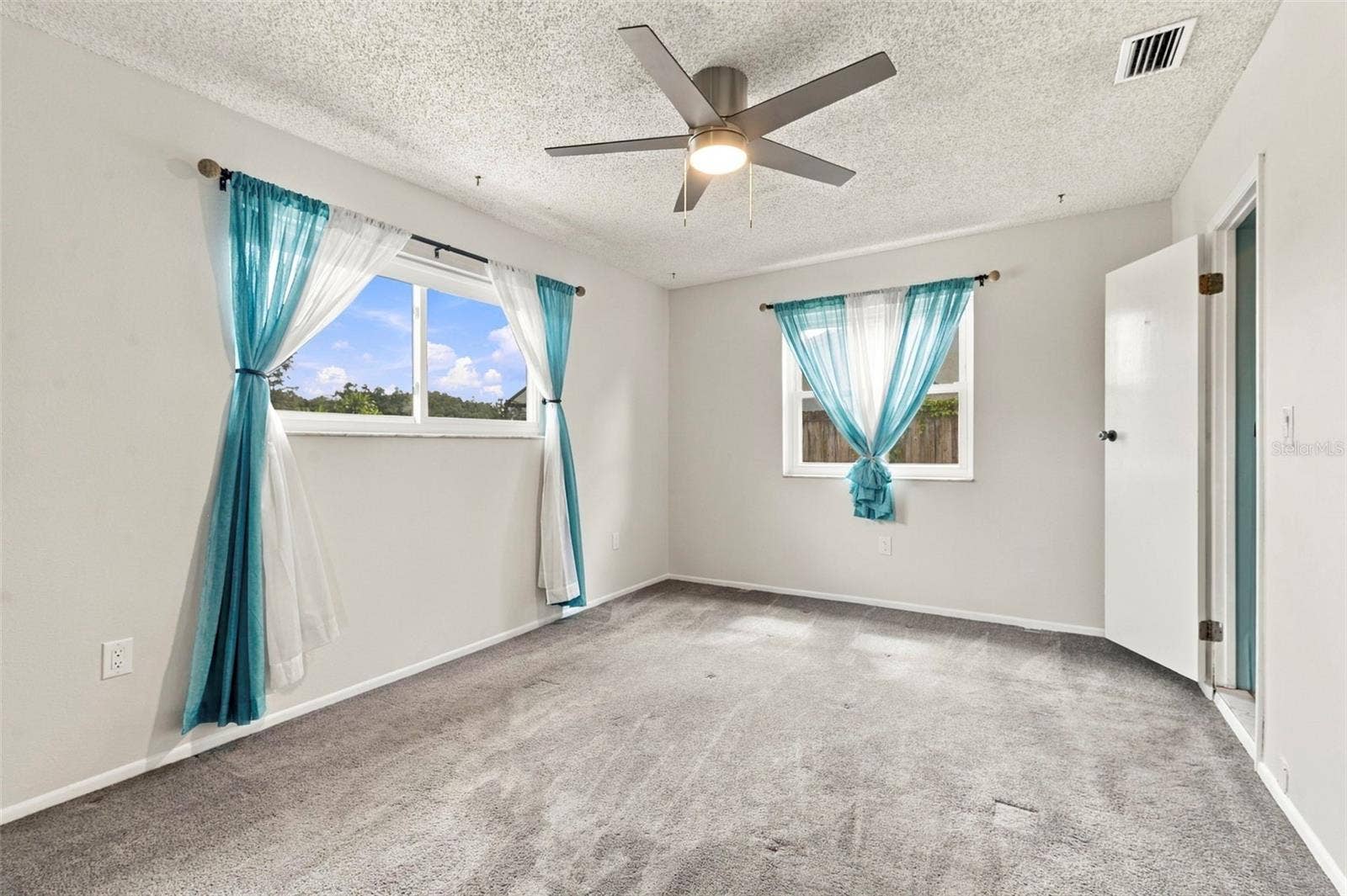 1279 S DISSTON AVENUE, Tarpon Springs, FL 34689 bdrm 3