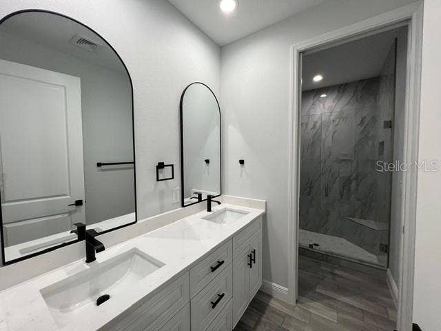 18218 PALMDALE ROAD, Weeki Wachee, FL 34614 Bathroom 2 Between Bedrooms 2 &3