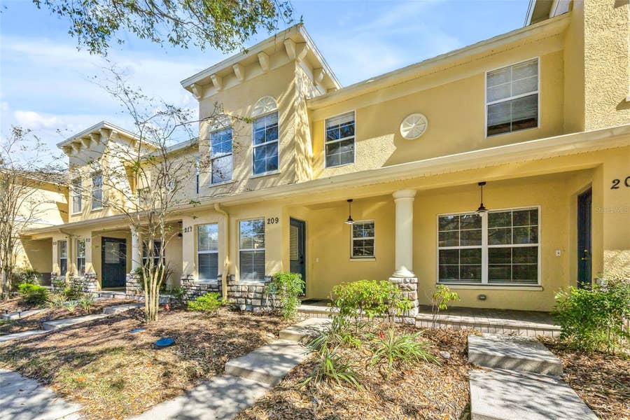 Property photo for 209 DRAW BRIDGE LN, Valrico, FL