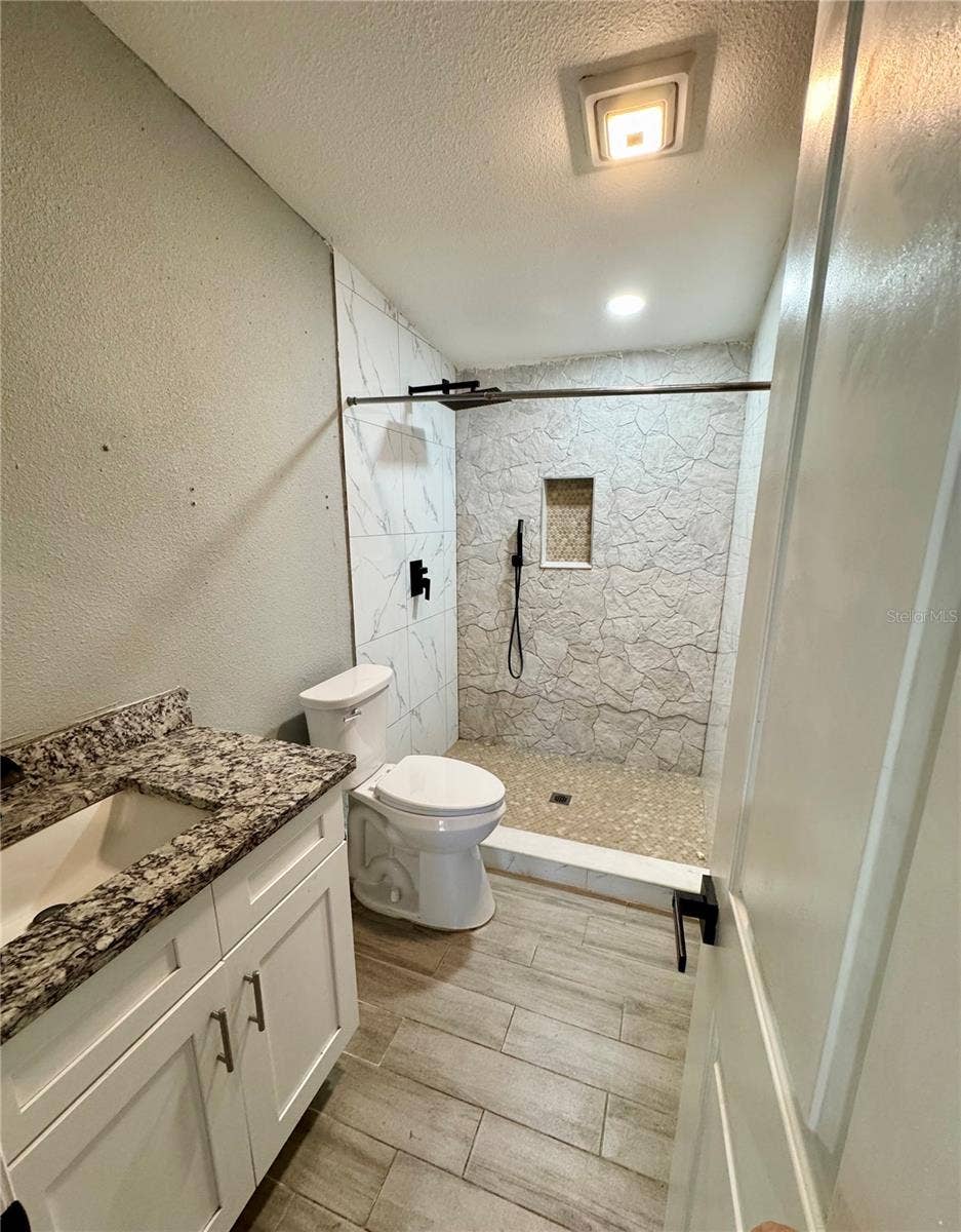 12009 GLENHILL DRIVE, Riverview, FL 33569 12009 GLENHILL DRIVE, Riverview, FL 33569