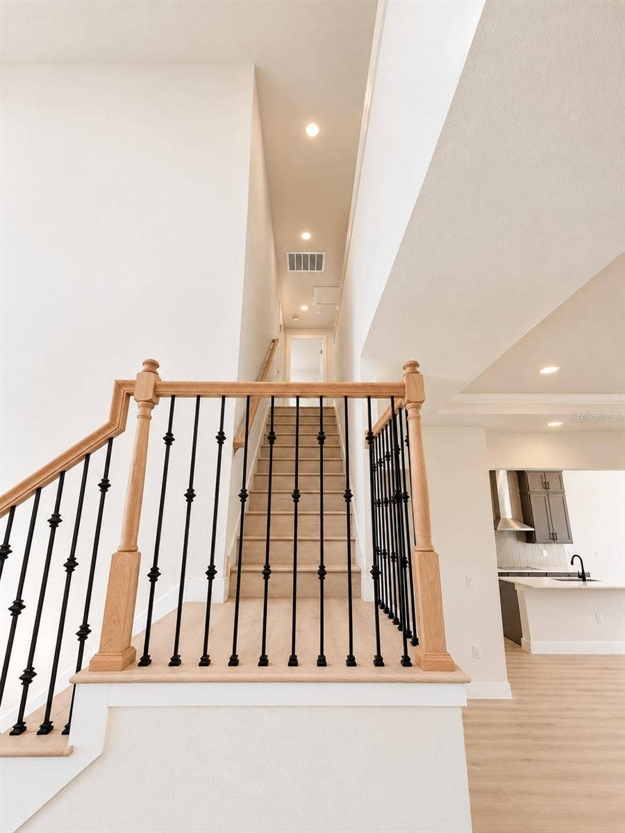 4611 HICKORY OAK DRIVE, Brooksville, FL 34601 Stairs
