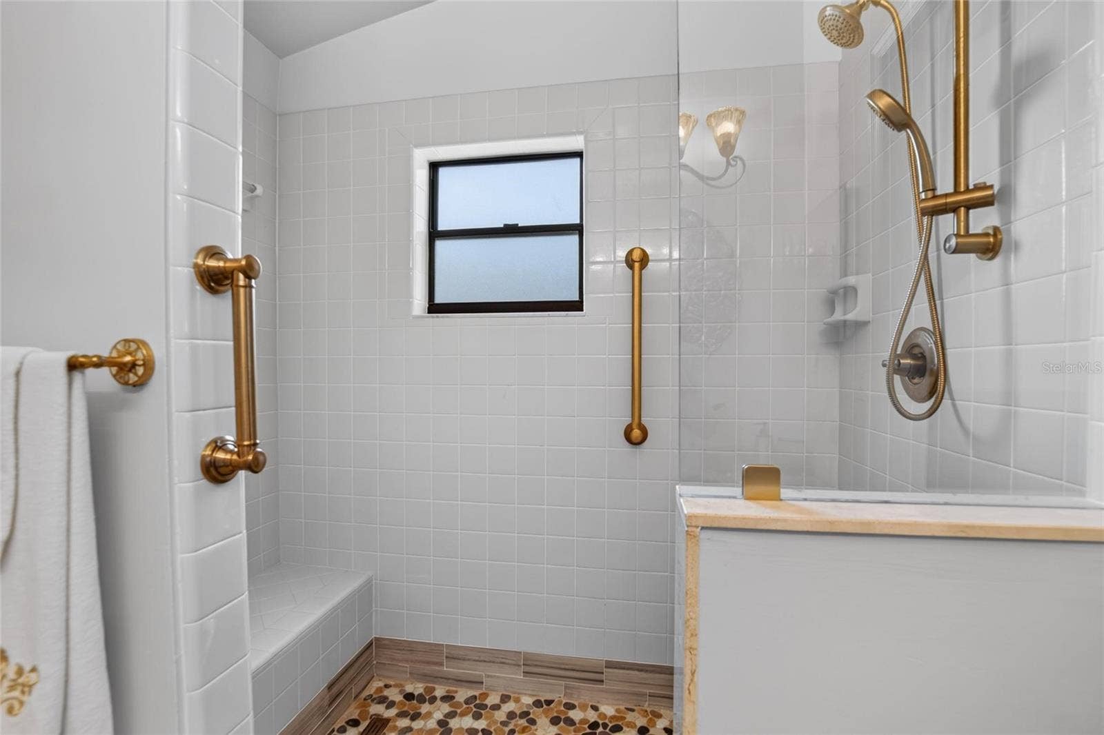 Curbless shower