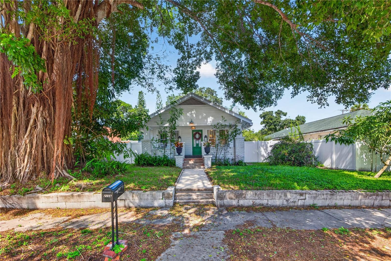 2106 8TH AVENUE W, Bradenton, FL 34205 2106 8TH AVENUE W, Bradenton, FL 34205