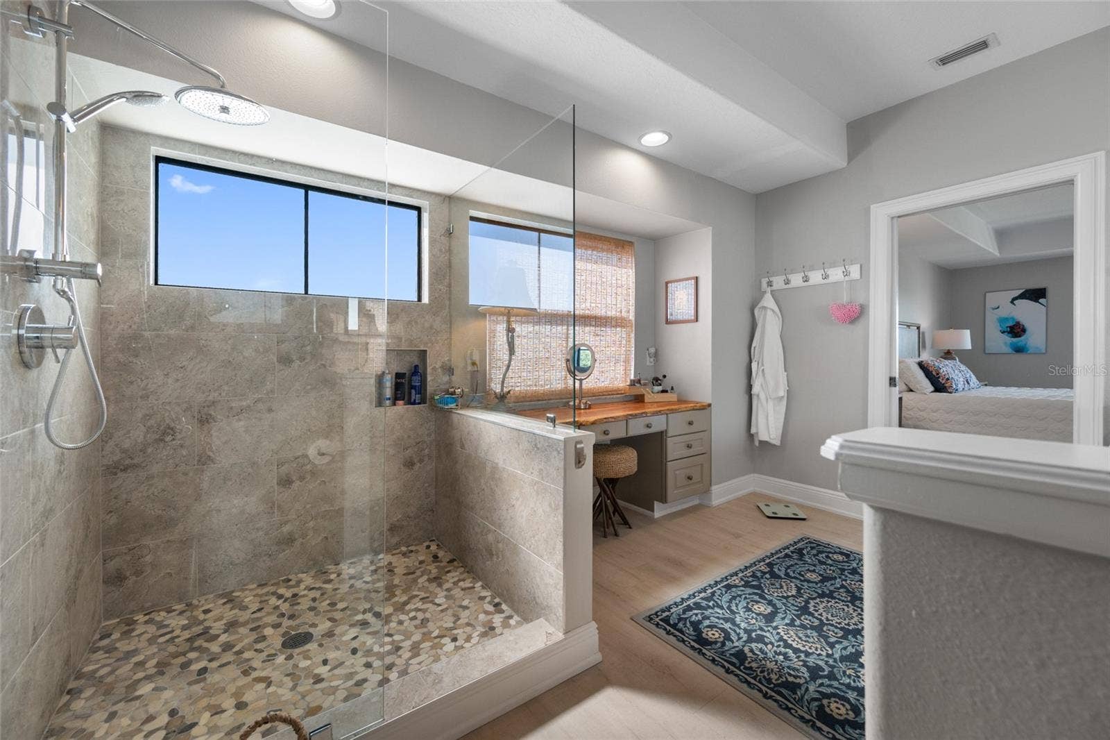 Primary bathroom (3rd floor)
