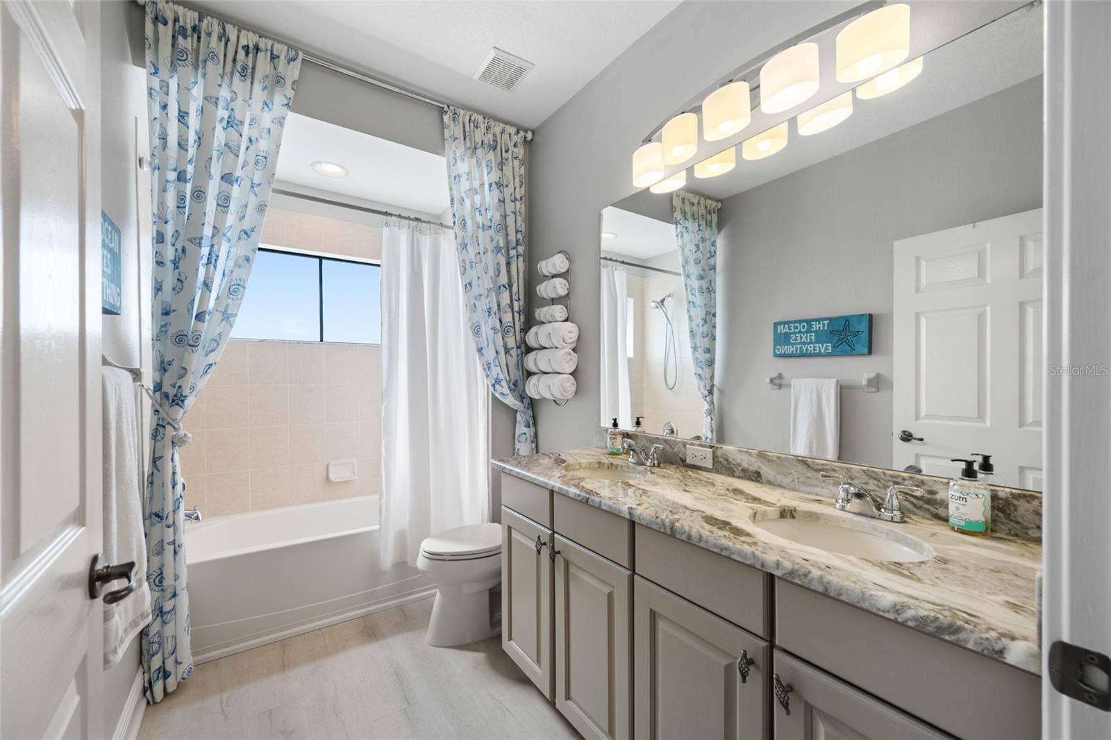 Bathroom (3rd floor)