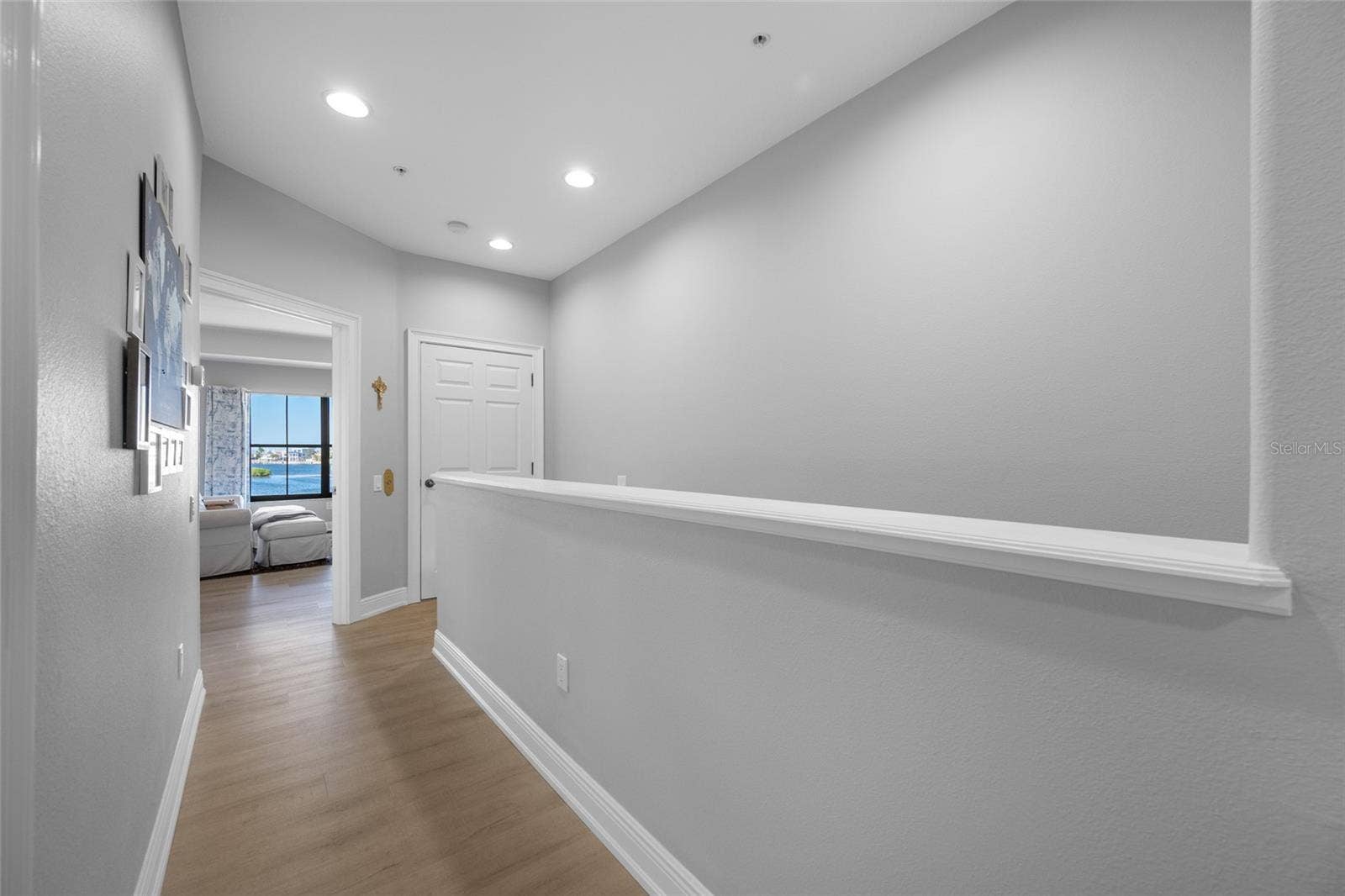 Hallway (3rd floor)