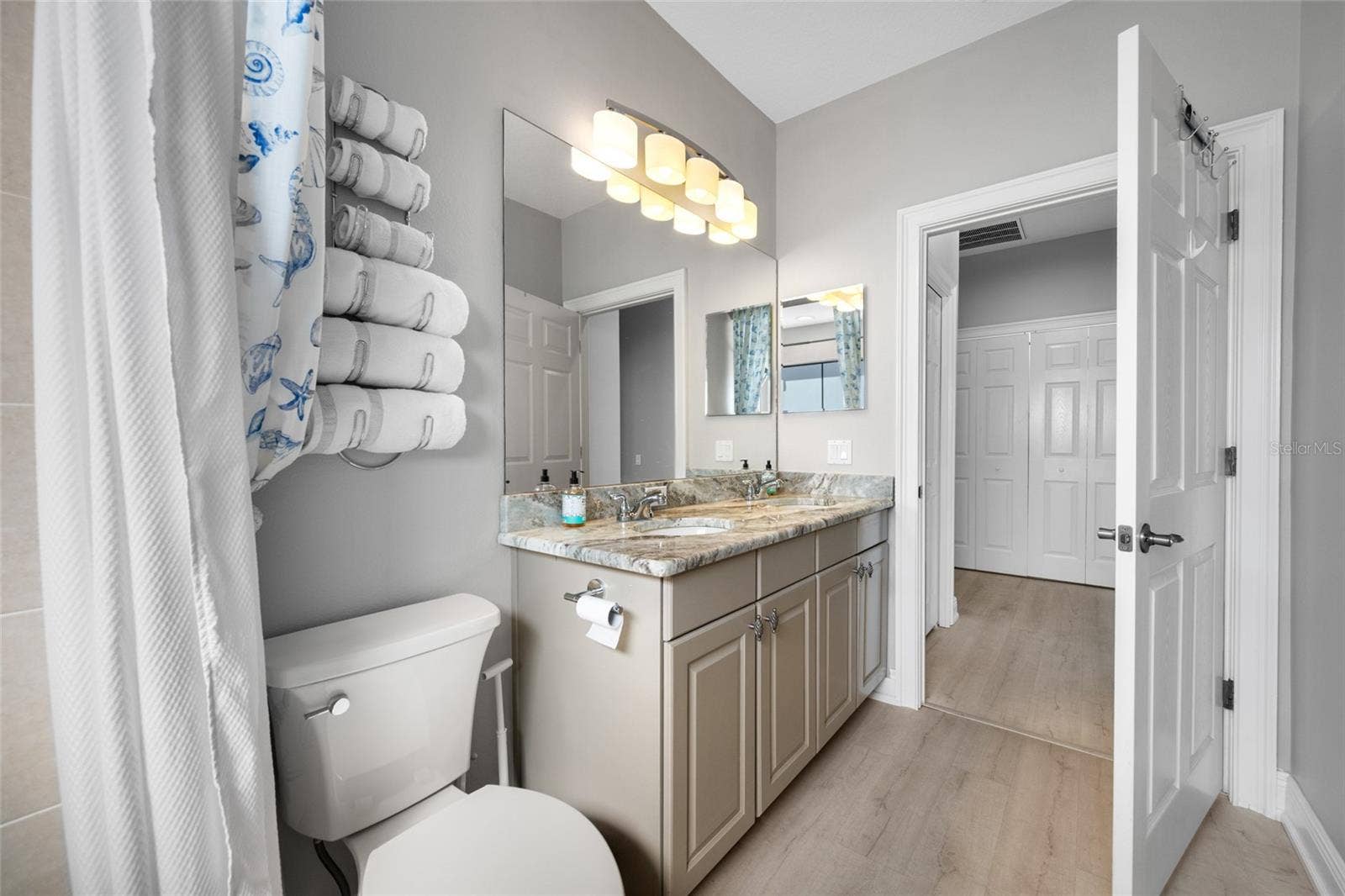 Bathroom (3rd floor)