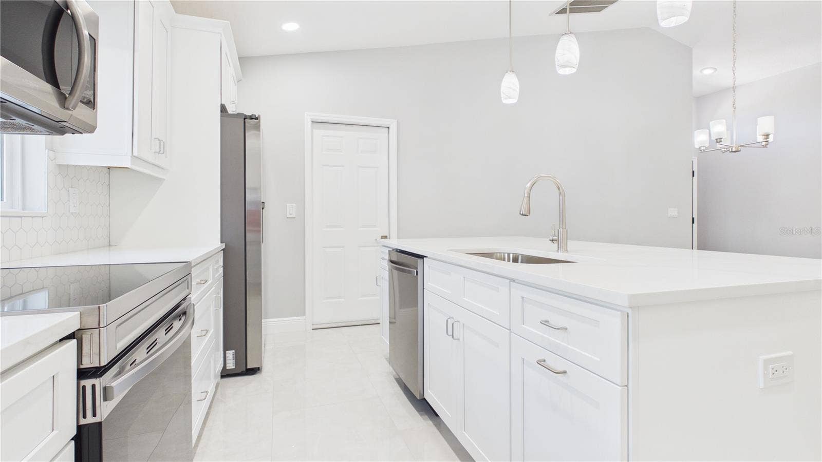 11108 WINDPOINT DRIVE, Tampa, FL 33635 11108 WINDPOINT DRIVE, Tampa, FL 33635