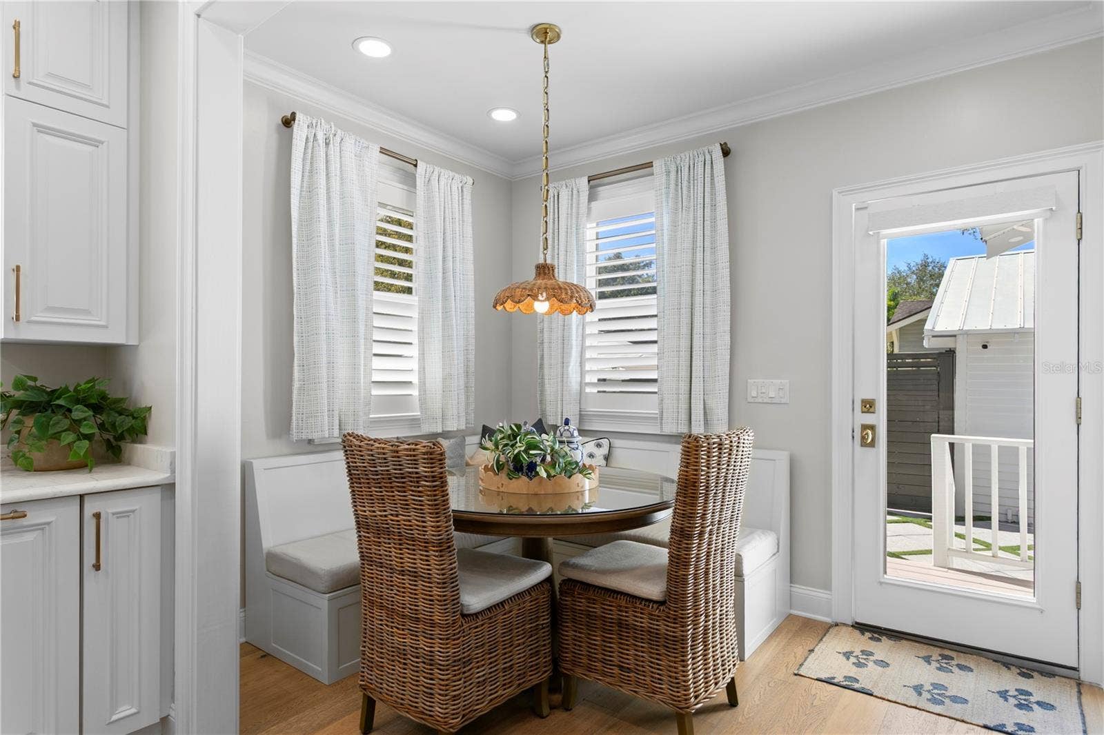 913 S BRUCE STREET, Tampa, FL 33606 Custom Dinette