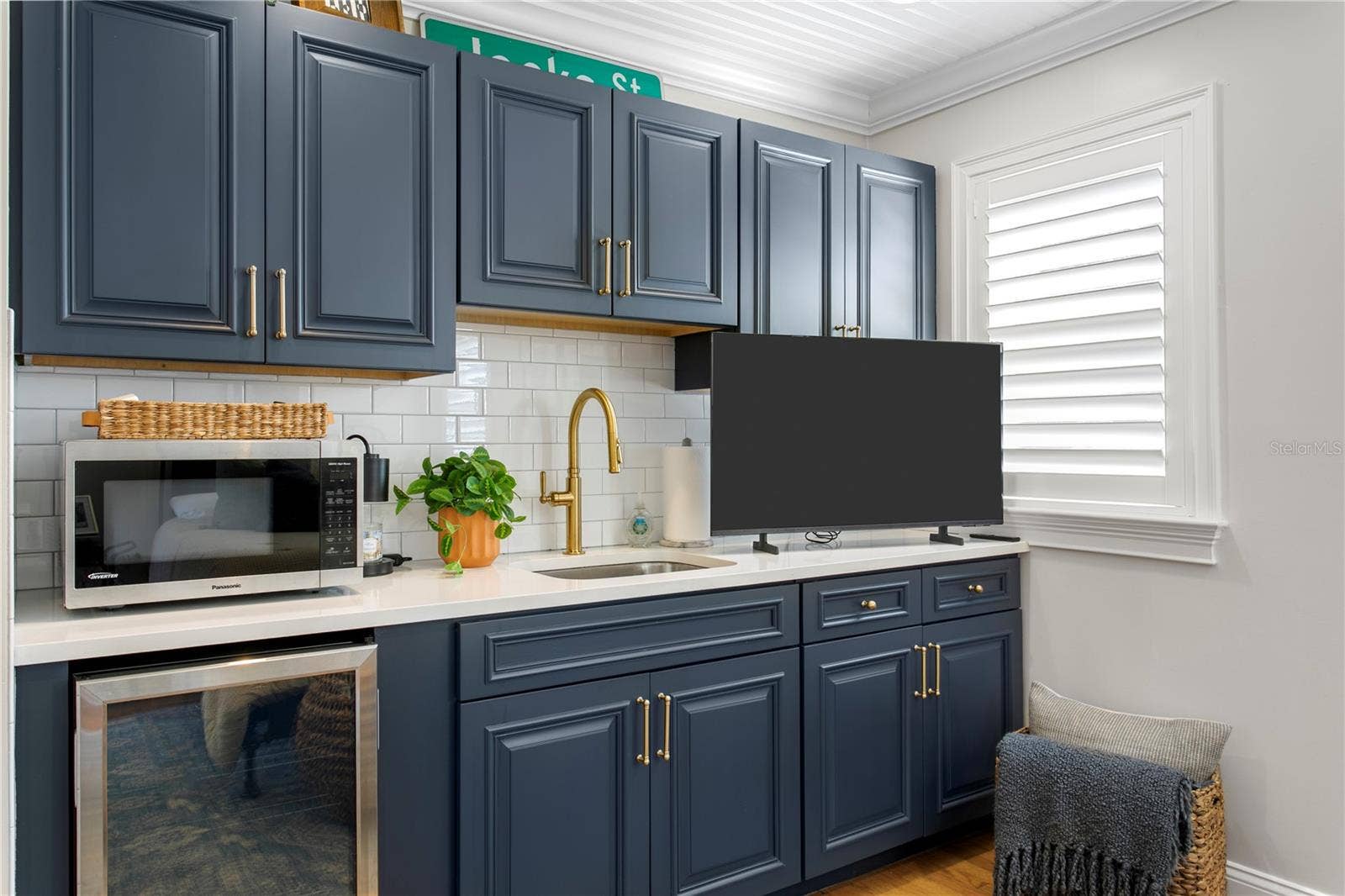 913 S BRUCE STREET, Tampa, FL 33606 Sink, Microwave, Refrigerator is all you need