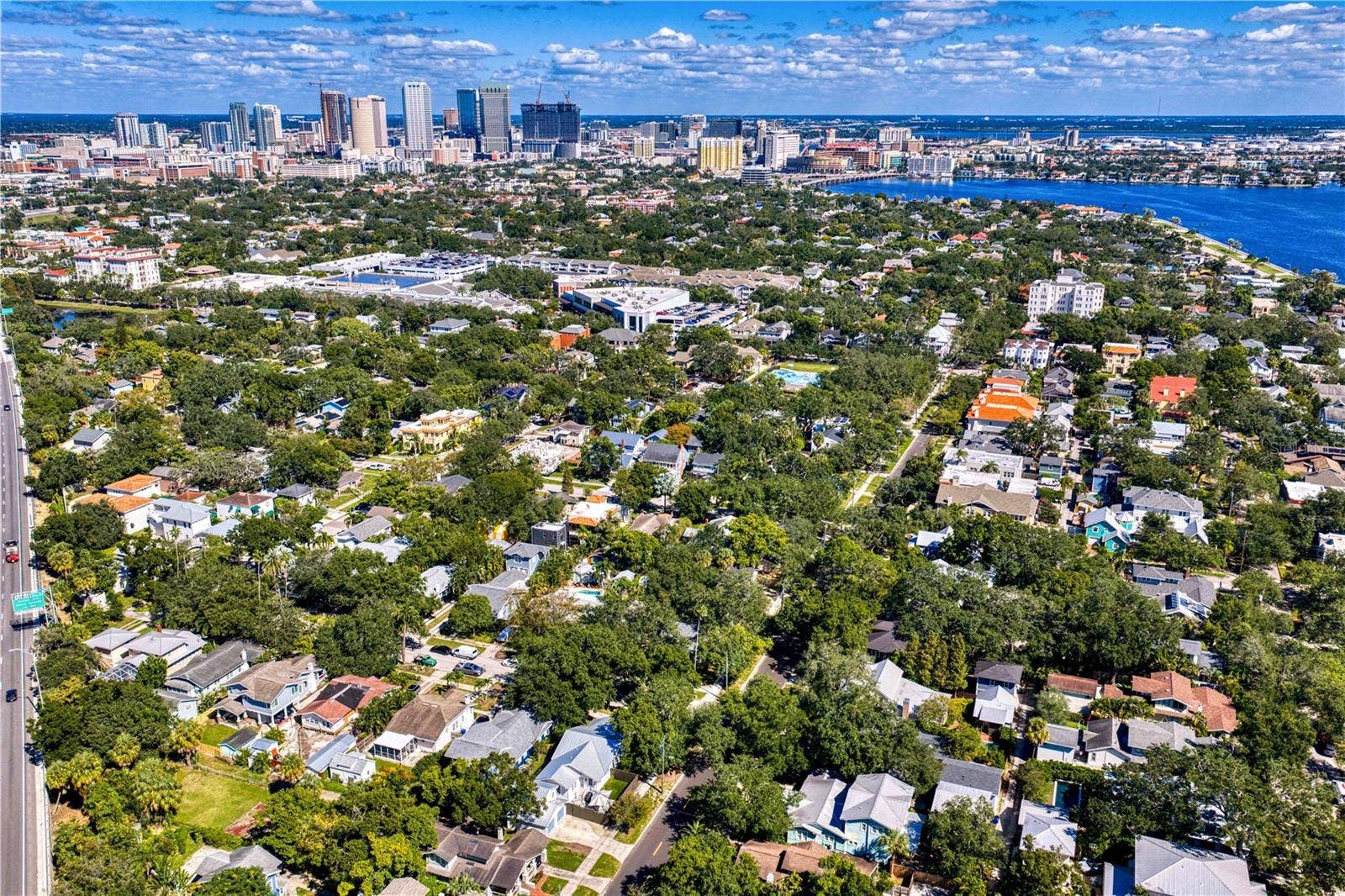 913 S BRUCE STREET, Tampa, FL 33606 Mins from DownTown, WaterStreet, Blocks away from Bayshore
