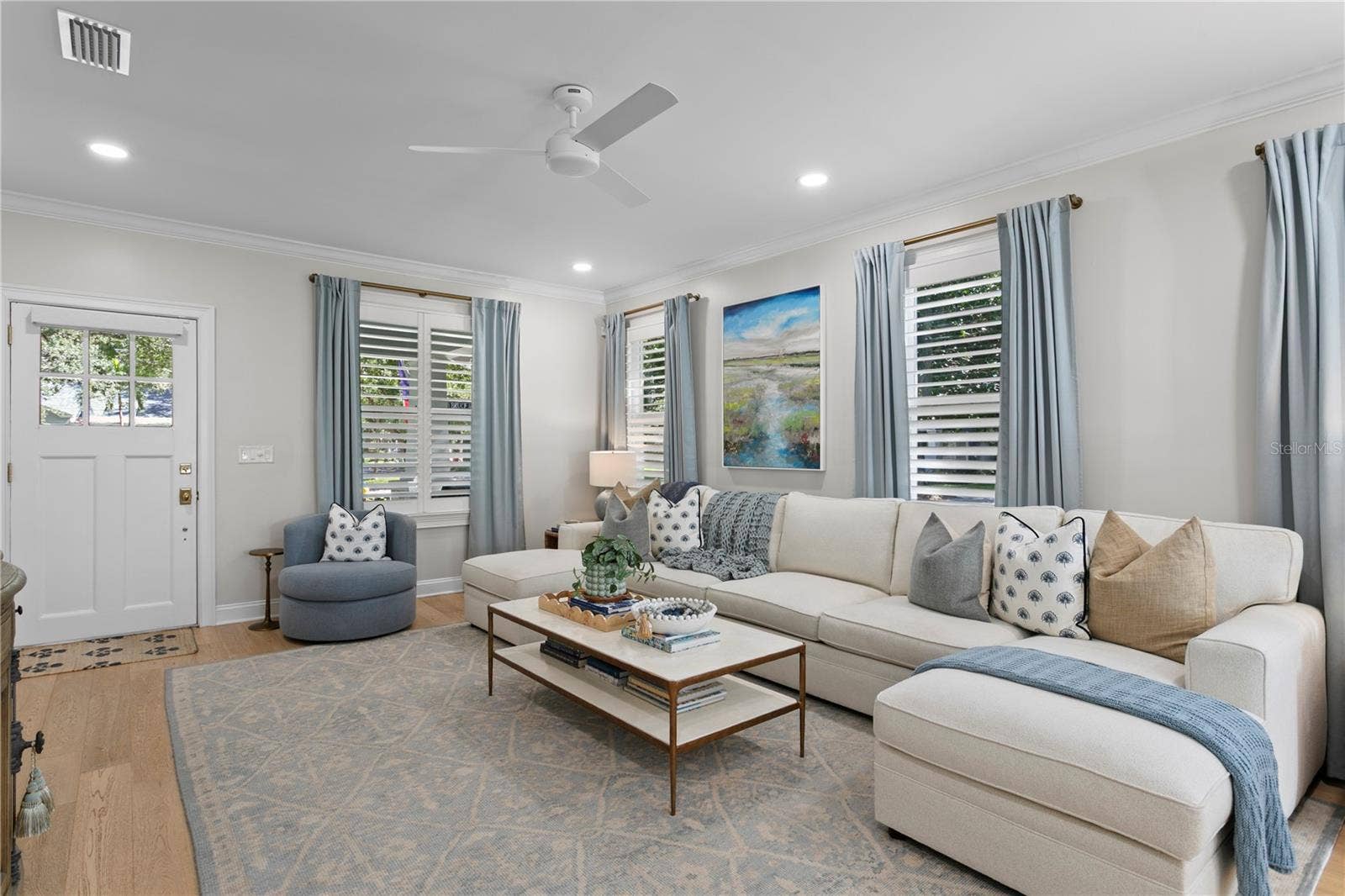 913 S BRUCE STREET, Tampa, FL 33606 Living Room