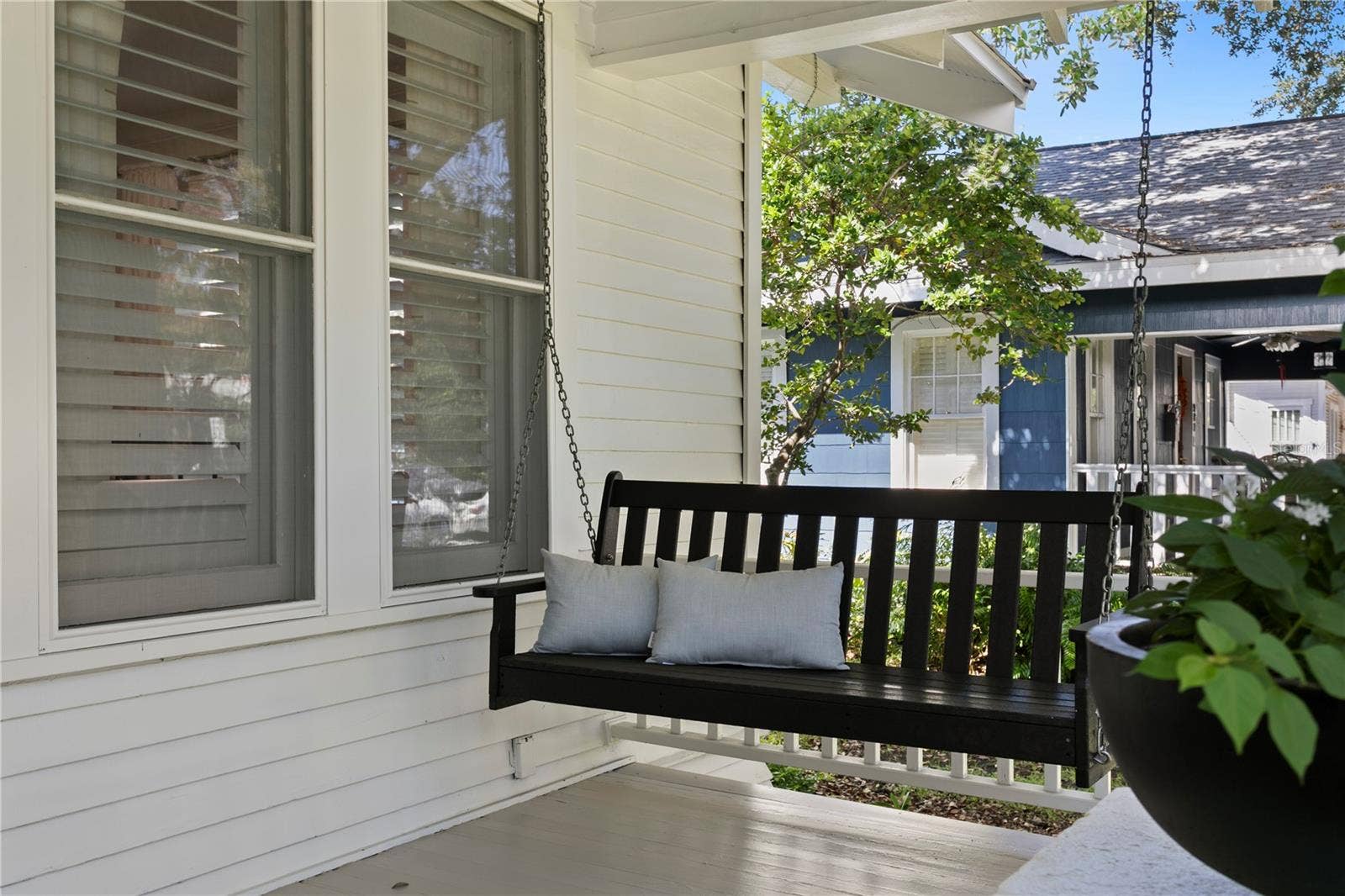 913 S BRUCE STREET, Tampa, FL 33606 Relax on your front porch