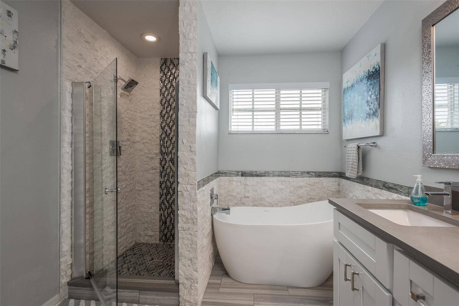 1633 SHADY OAKS DRIVE, Oldsmar, FL 34677 1633 SHADY OAKS DRIVE, Oldsmar, FL 34677