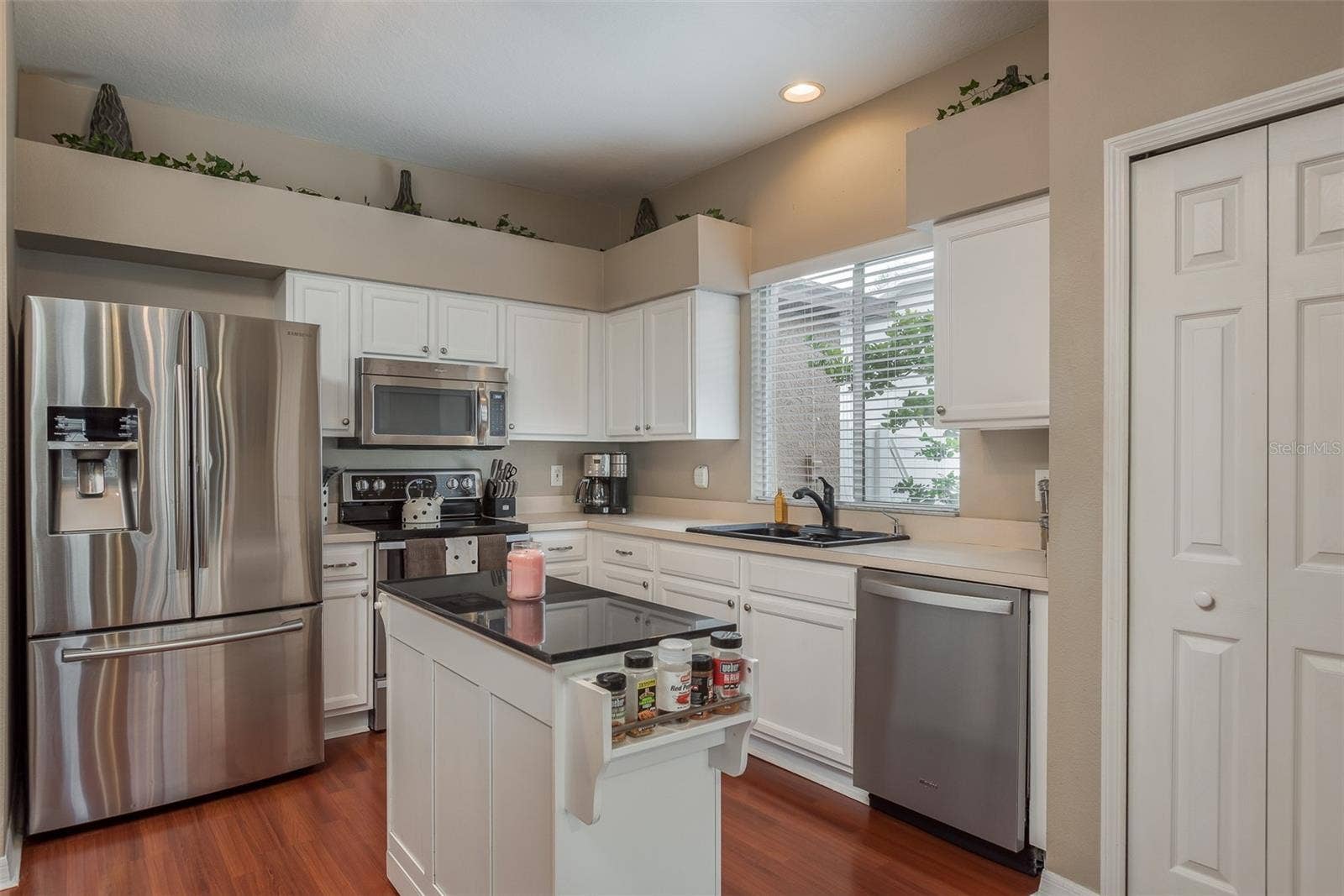 1633 SHADY OAKS DRIVE, Oldsmar, FL 34677 1633 SHADY OAKS DRIVE, Oldsmar, FL 34677