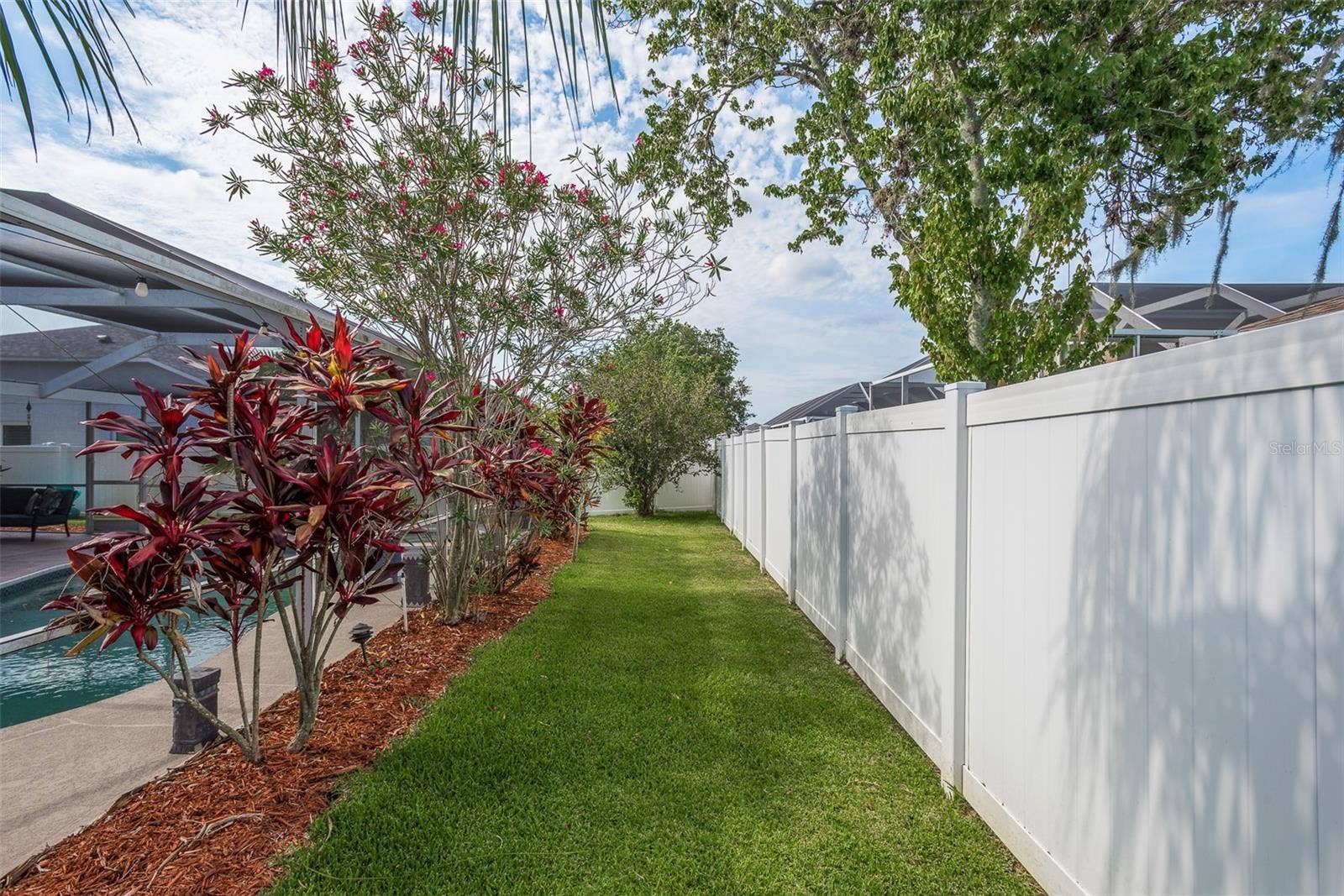 1633 SHADY OAKS DRIVE, Oldsmar, FL 34677 1633 SHADY OAKS DRIVE, Oldsmar, FL 34677