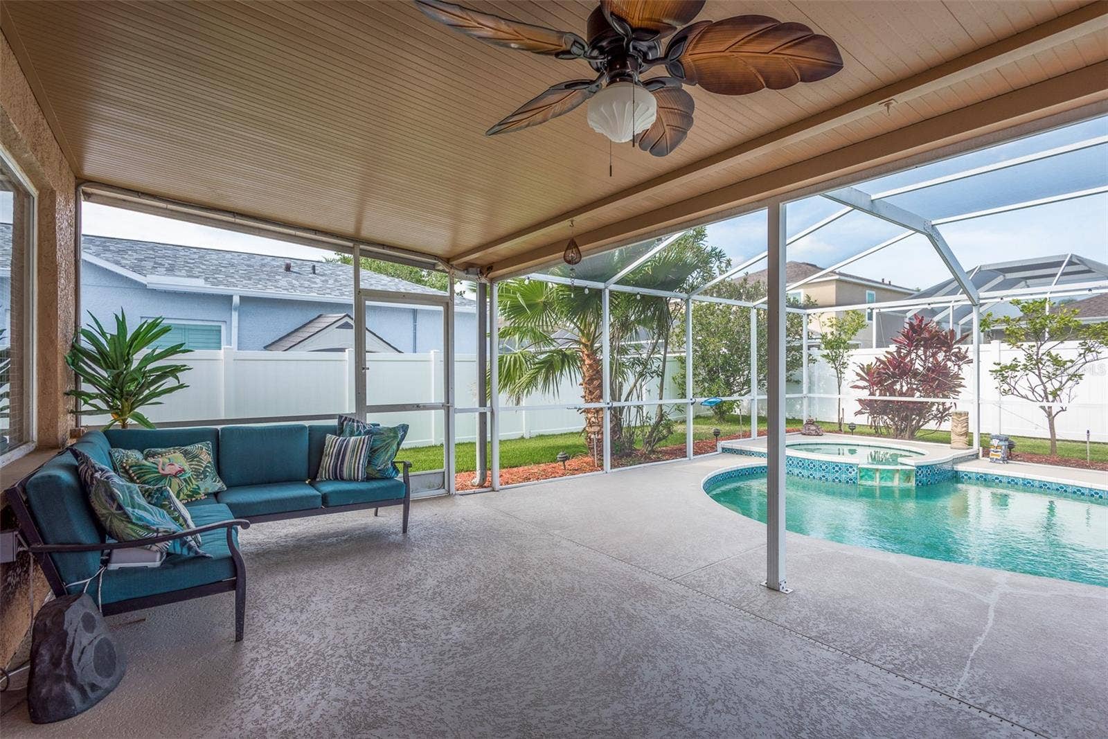 1633 SHADY OAKS DRIVE, Oldsmar, FL 34677 1633 SHADY OAKS DRIVE, Oldsmar, FL 34677