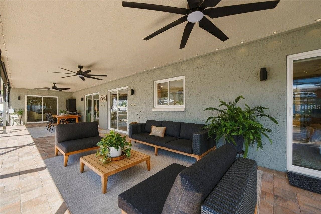 13810 LAKE VILLAGE PLACE, Tampa, FL 33618