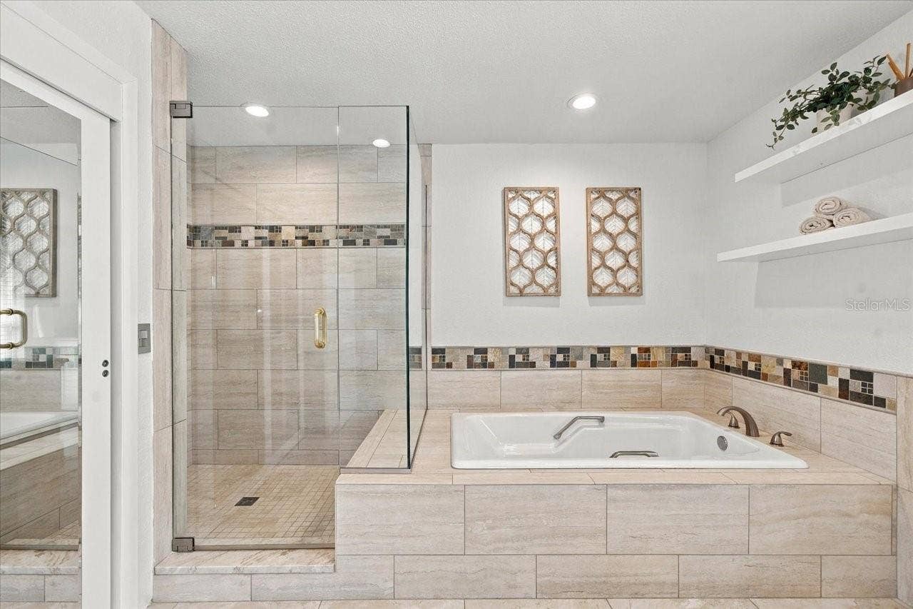 13810 LAKE VILLAGE PLACE, Tampa, FL 33618