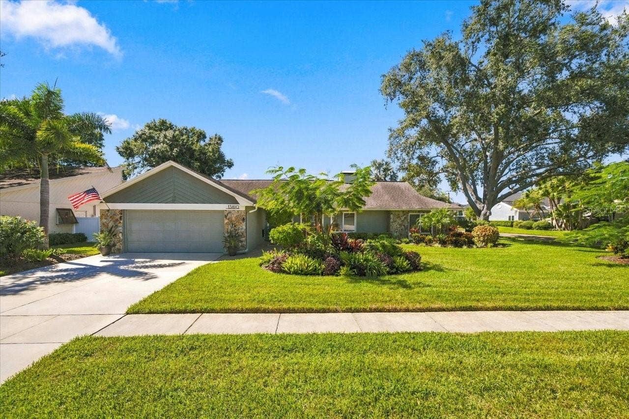 13810 LAKE VILLAGE PLACE, Tampa, FL 33618