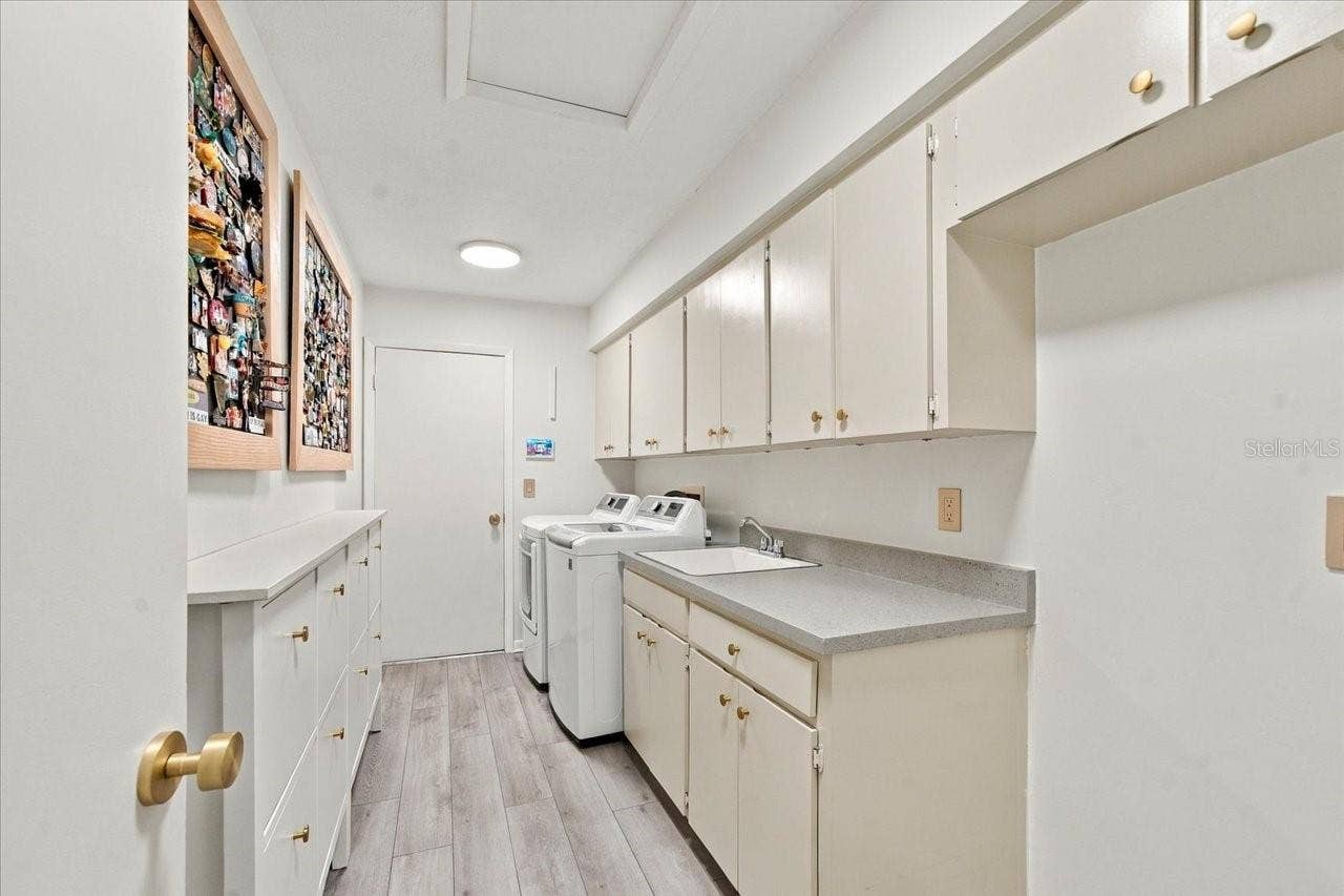 13810 LAKE VILLAGE PLACE, Tampa, FL 33618