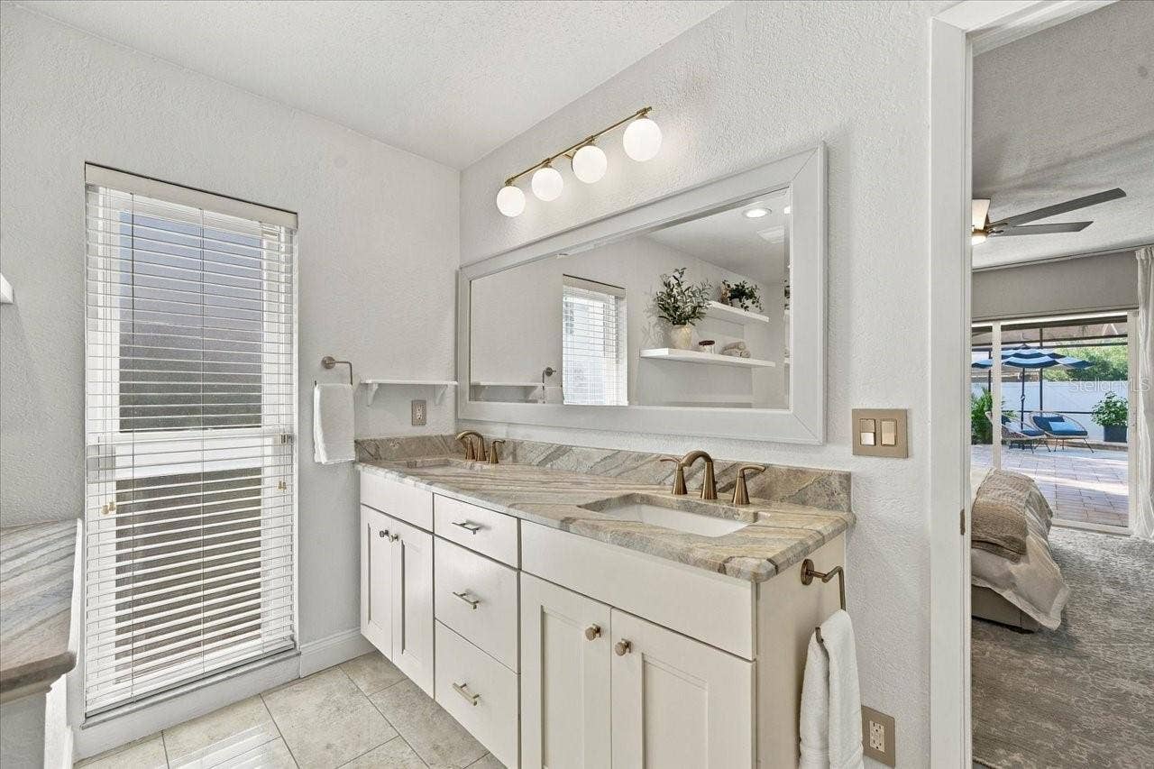 13810 LAKE VILLAGE PLACE, Tampa, FL 33618