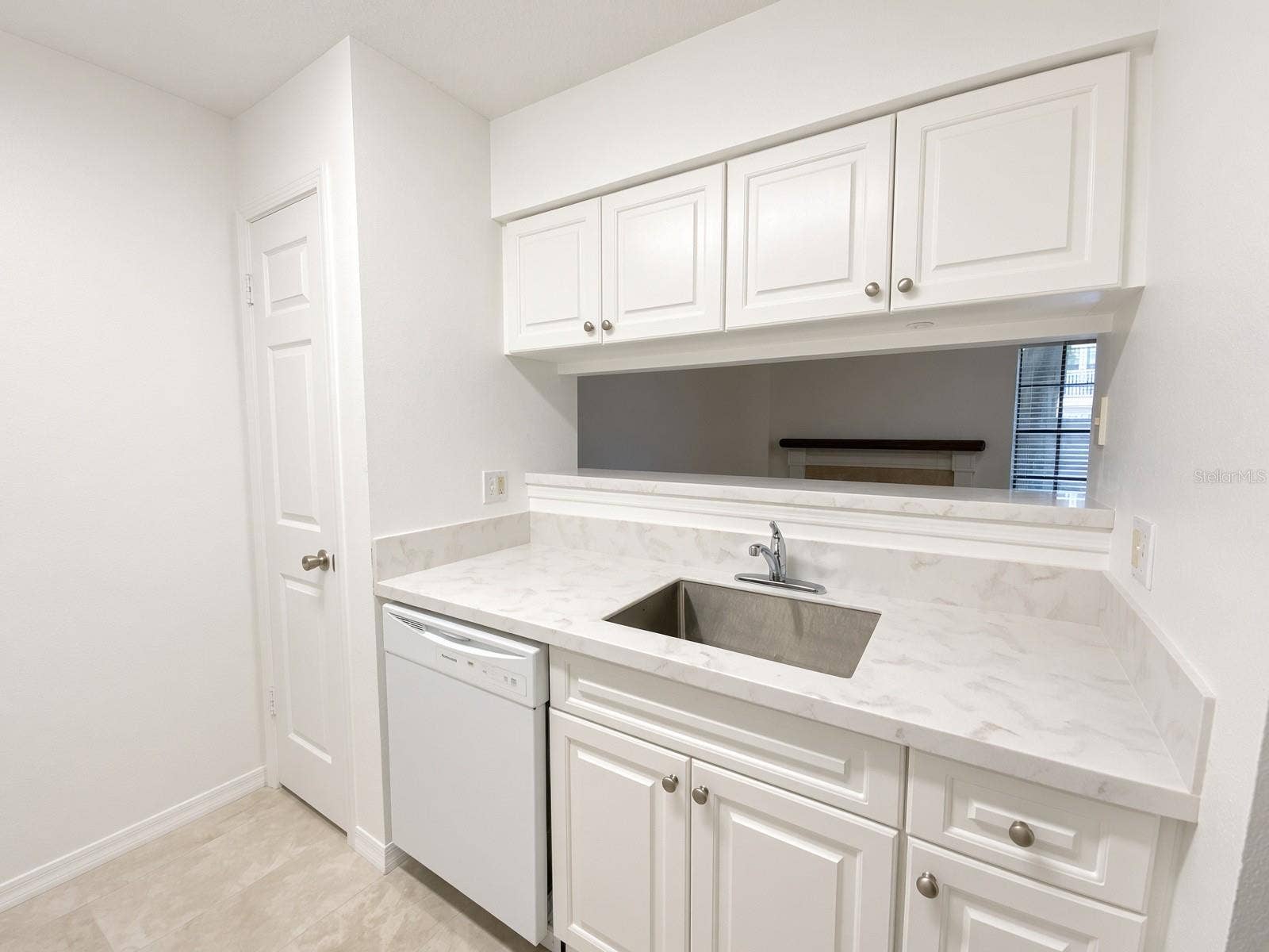 1000 W HORATIO STREET, #132, Tampa, FL 33606 Kitchen