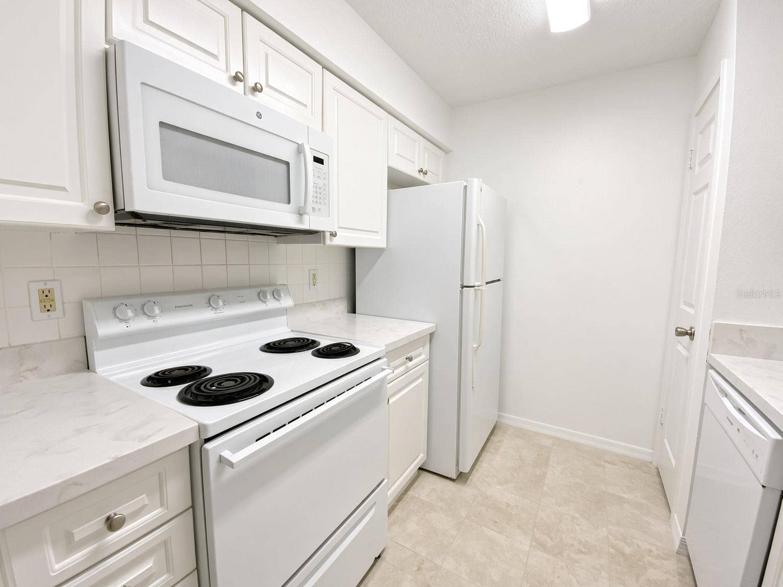 1000 W HORATIO STREET, #132, Tampa, FL 33606 Kitchen