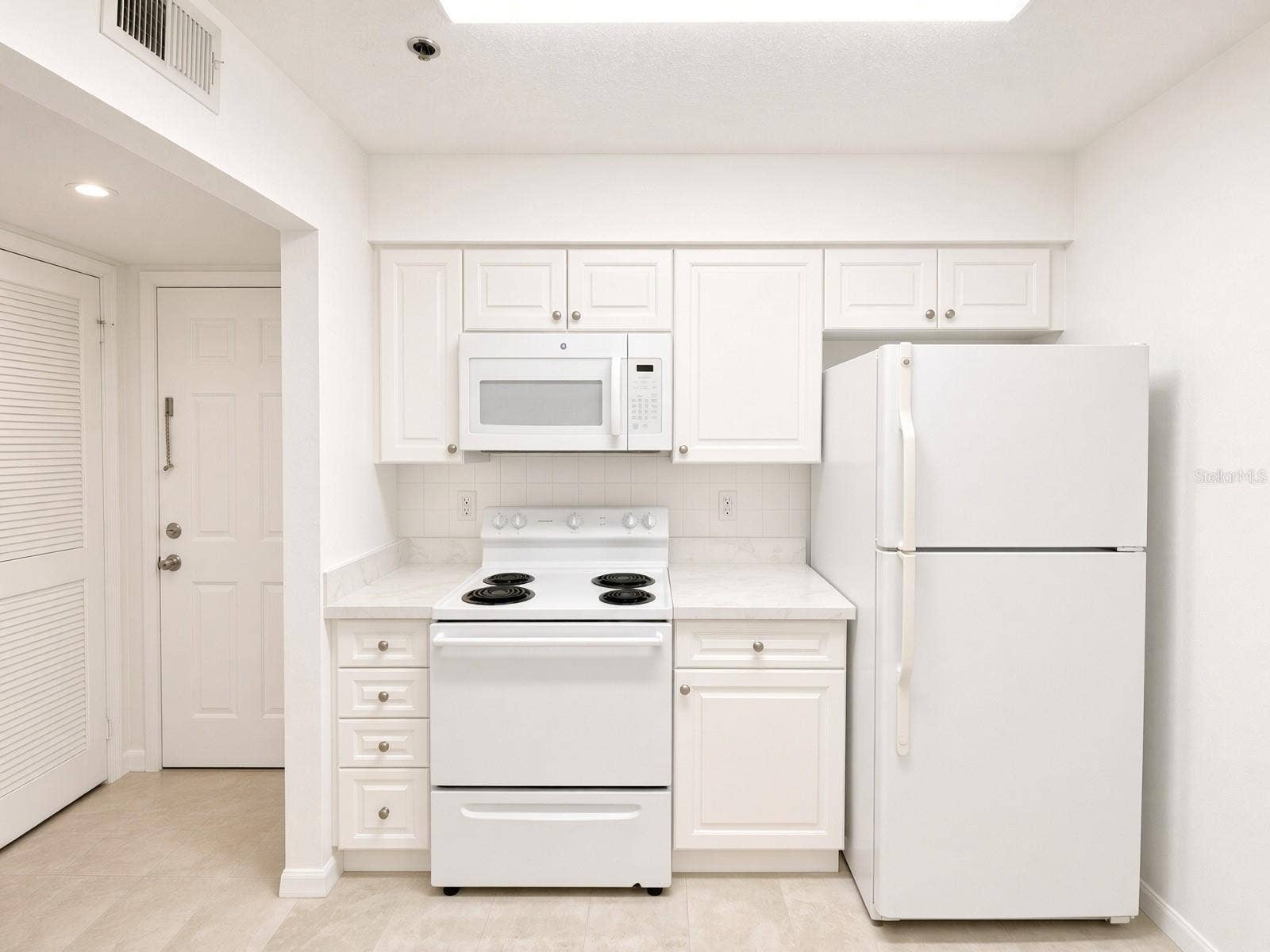 1000 W HORATIO STREET, #132, Tampa, FL 33606 Kitchen