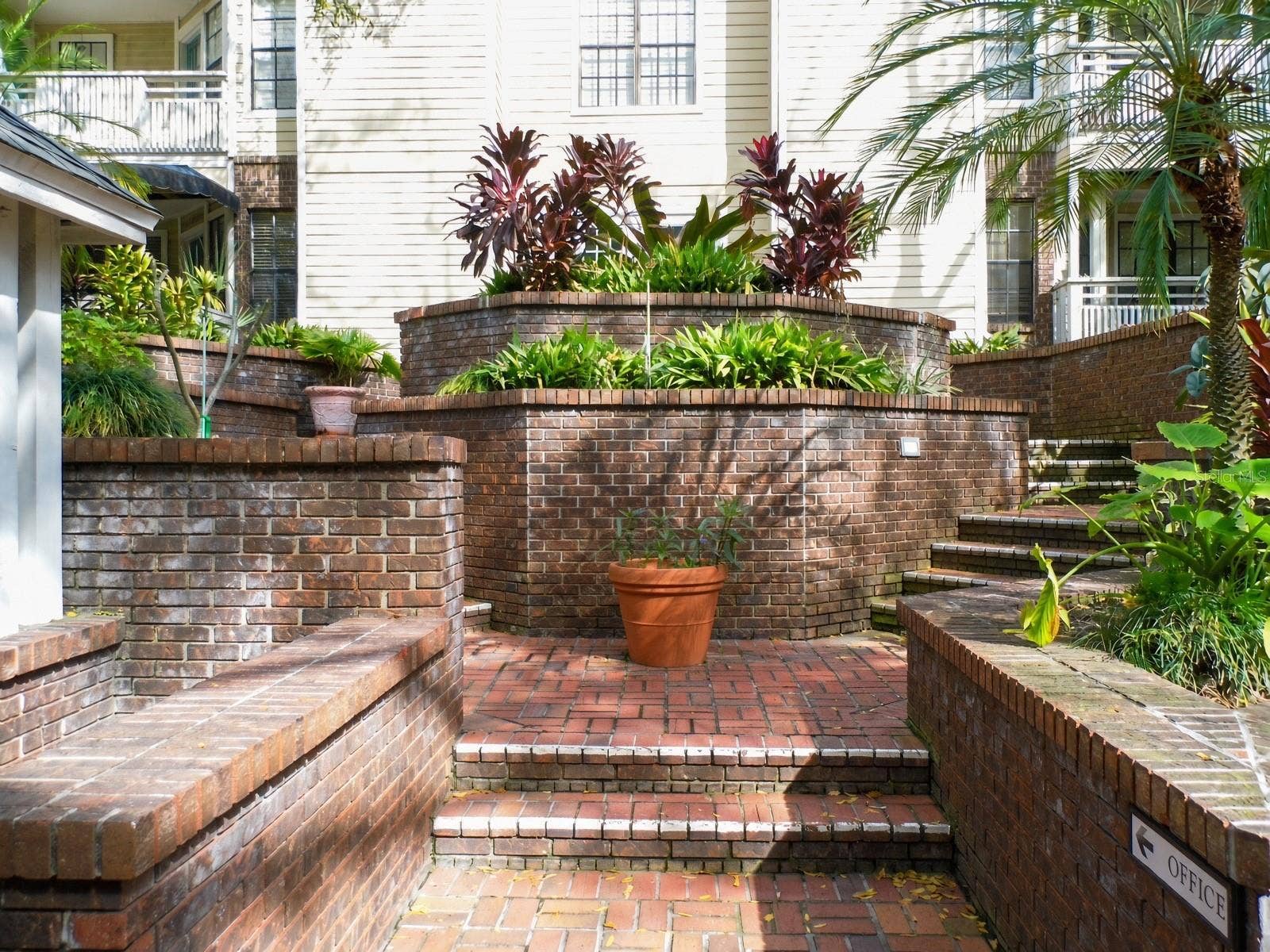 1000 W HORATIO STREET, #132, Tampa, FL 33606 Front Courtyard
