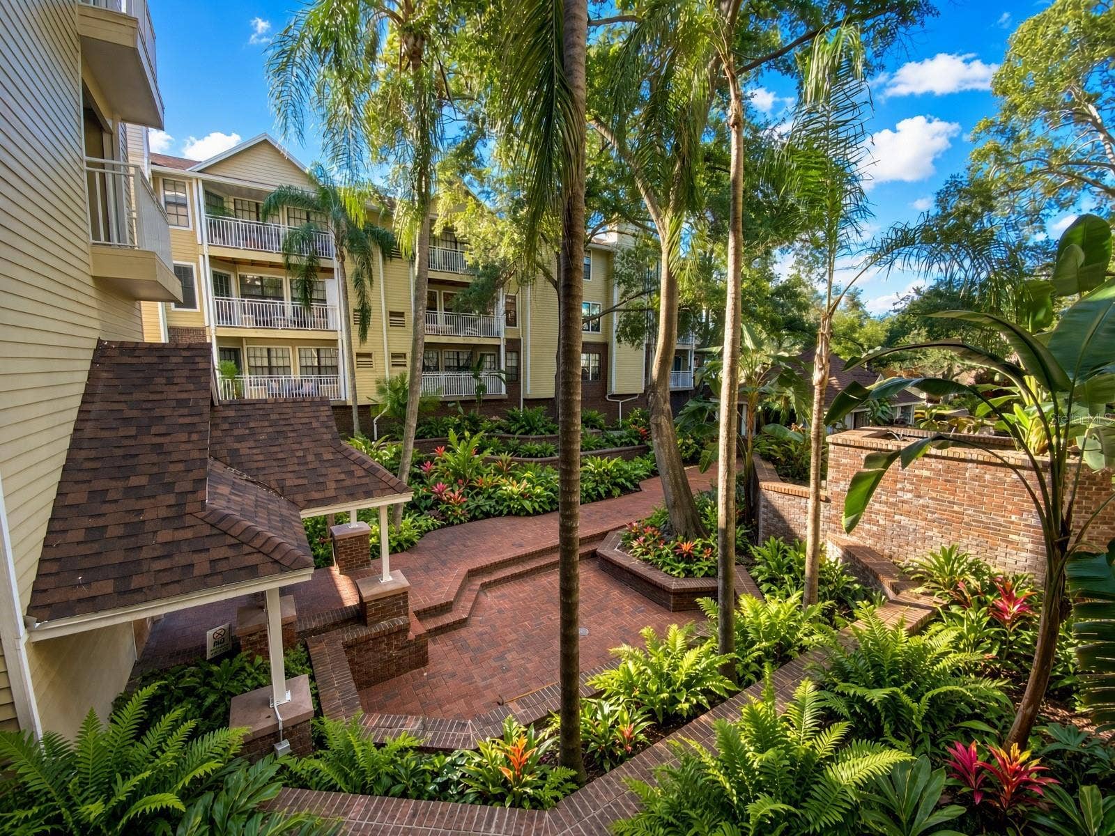 1000 W HORATIO STREET, #132, Tampa, FL 33606 Front Courtyard/View