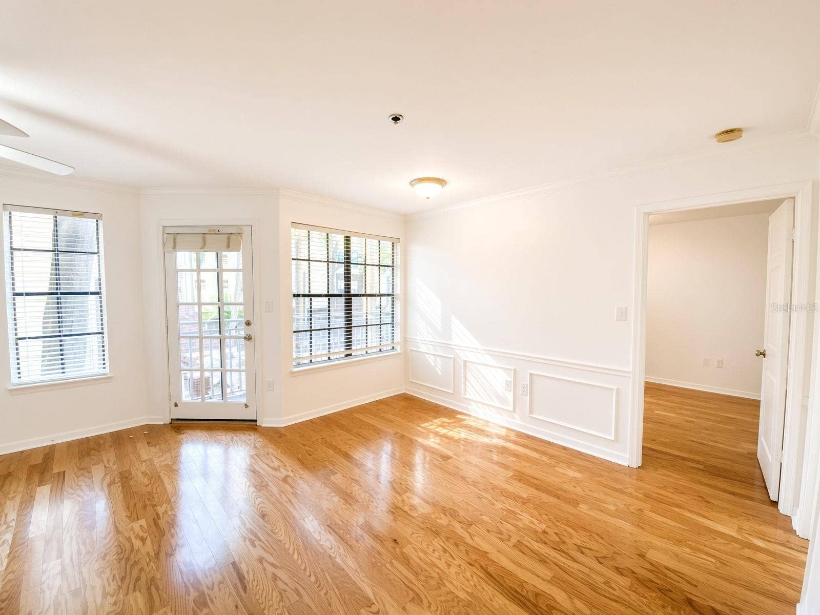 1000 W HORATIO STREET, #132, Tampa, FL 33606 Living Room