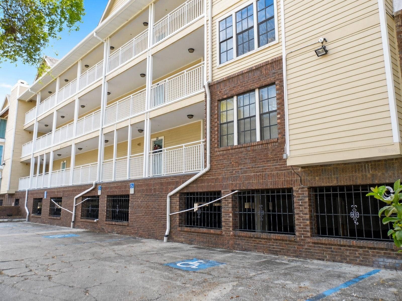 1000 W HORATIO STREET, #132, Tampa, FL 33606 Rear Building Exterior