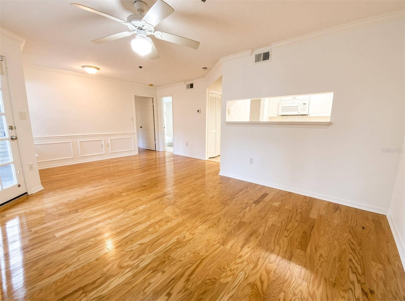 1000 W HORATIO STREET, #132, Tampa, FL 33606 Living Room