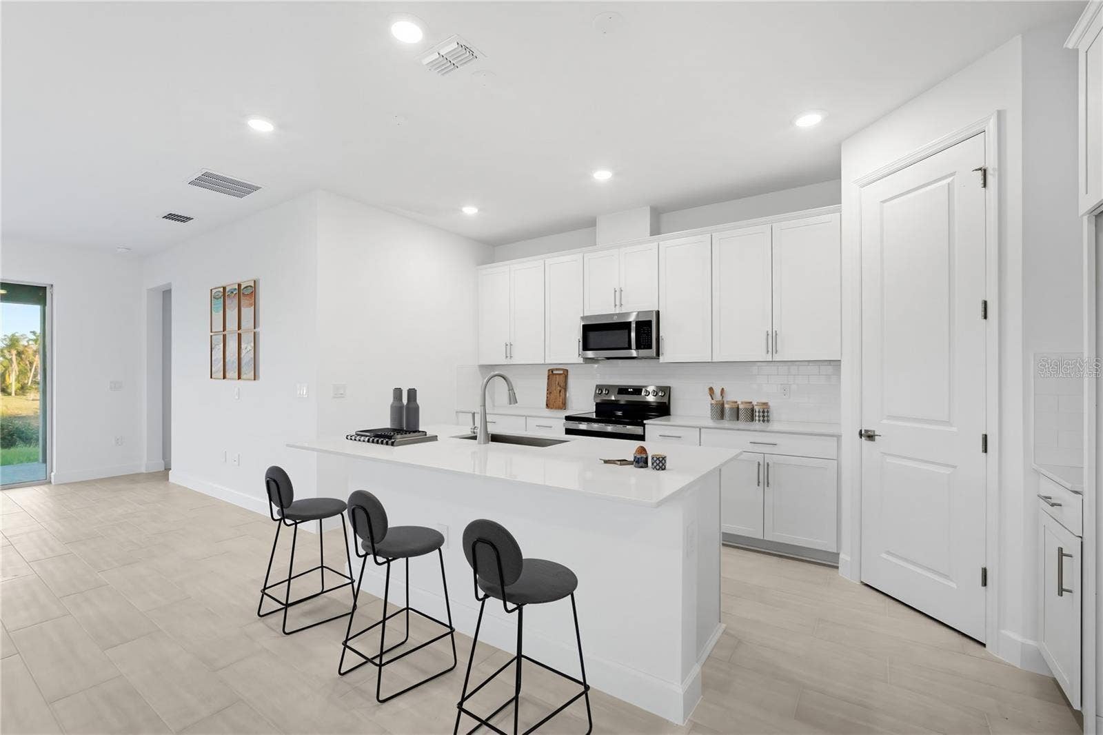 9120 PLAYERS DRIVE, Weeki Wachee, FL 34613 Kitchen Island