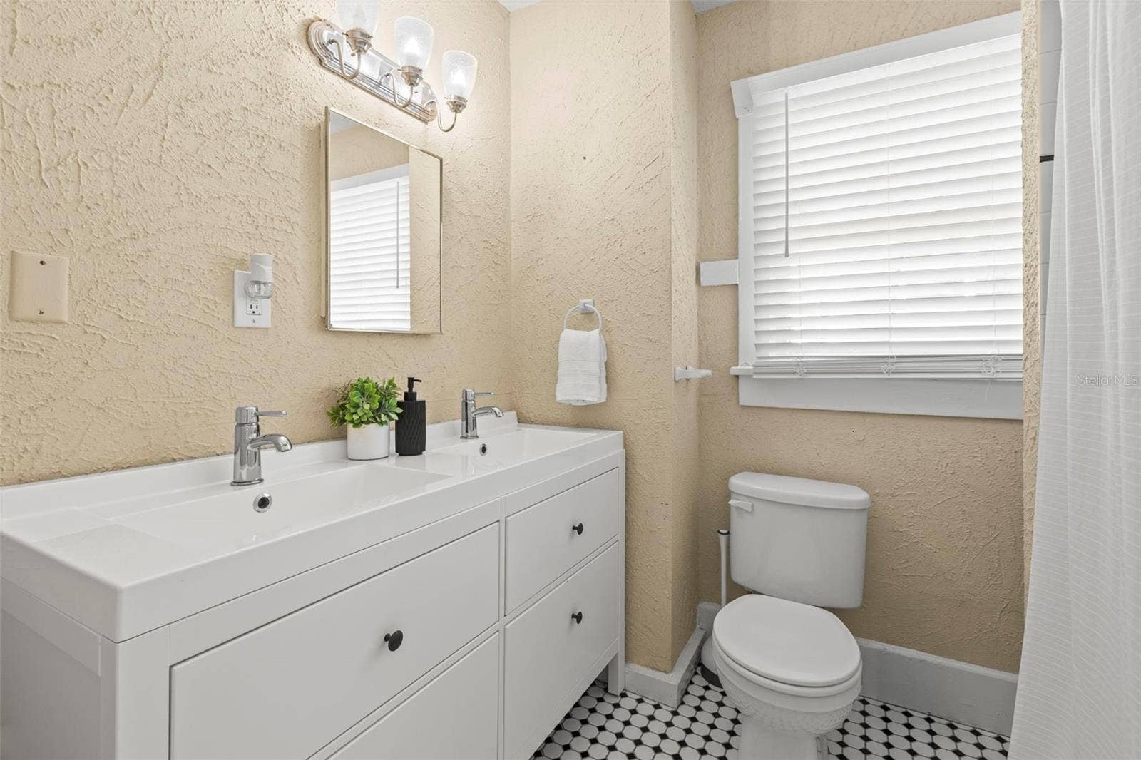 816 15TH AVENUE NE, St Petersburg, FL 33704 816 15TH AVENUE NE, St Petersburg, FL 33704